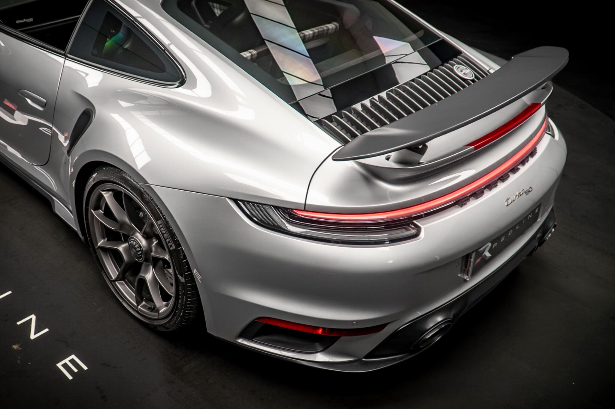 Porsche 911 view 19