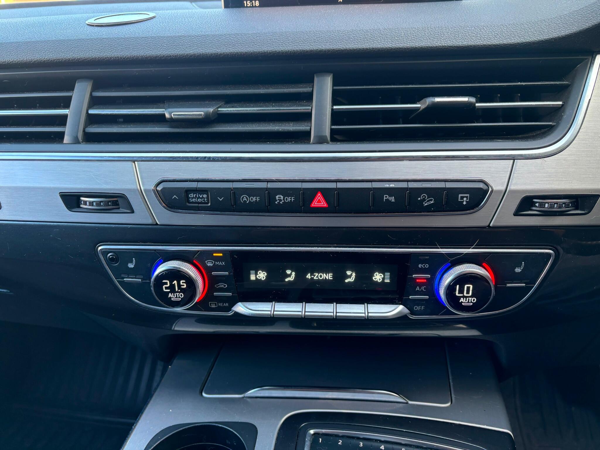 Audi Q7 view 9