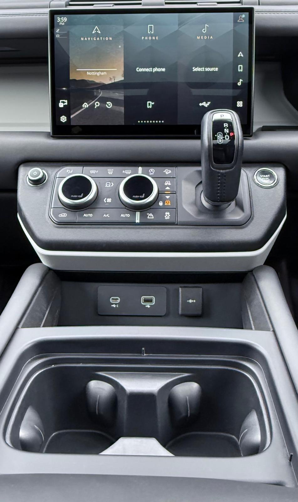 Land Rover Defender view 31