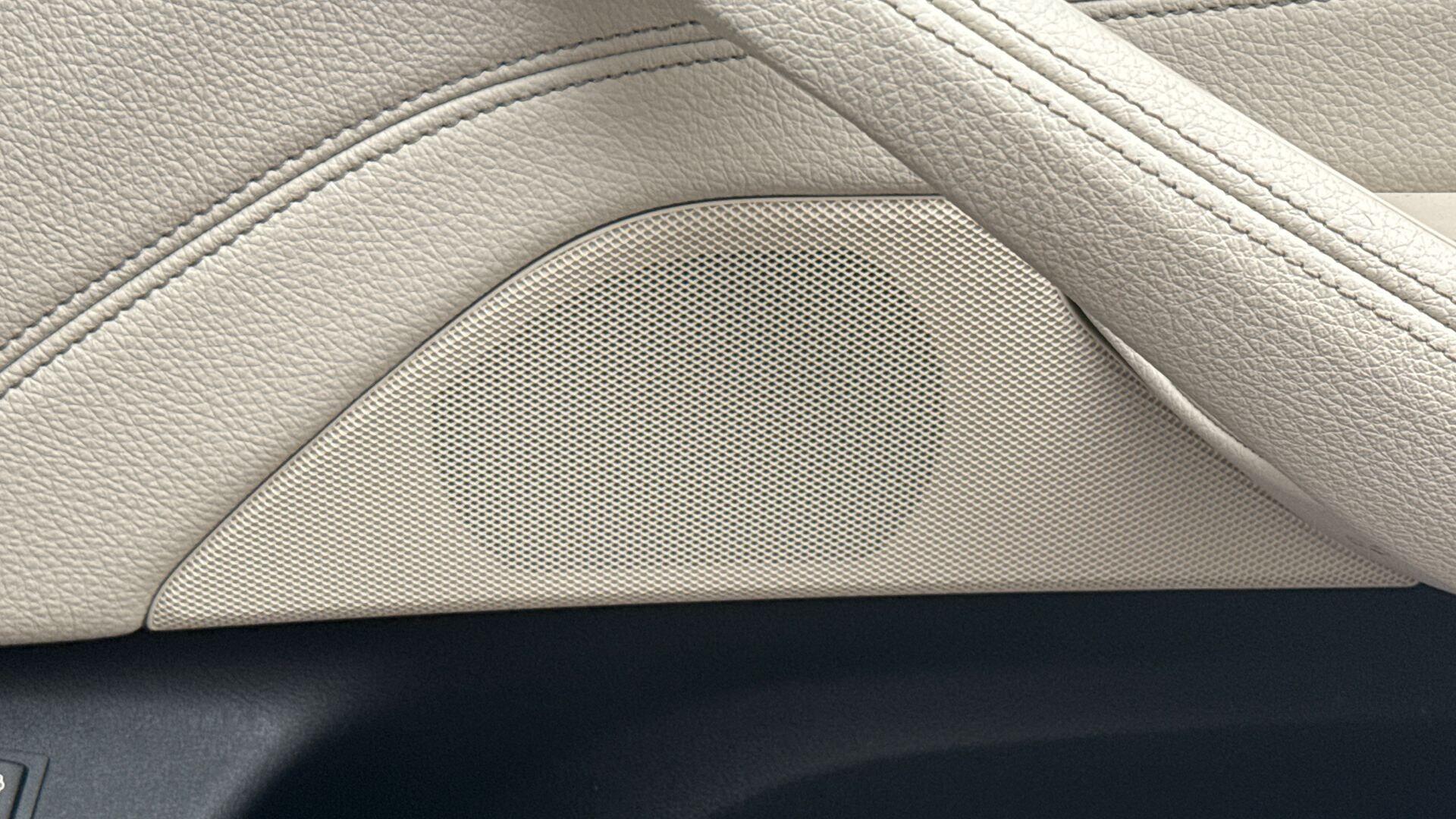 BMW 5 Series view 21