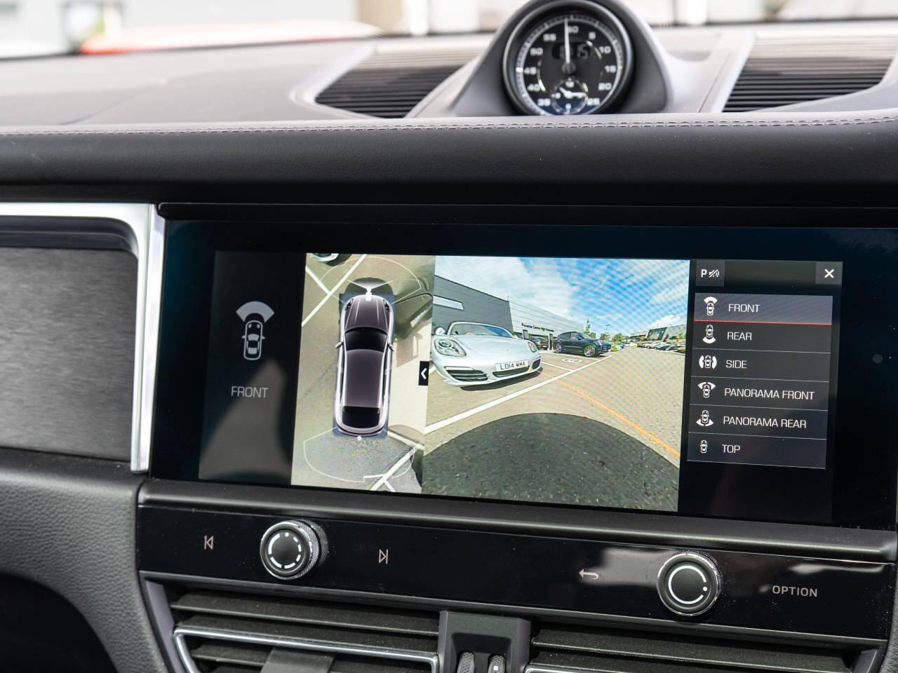 Porsche Macan view 28