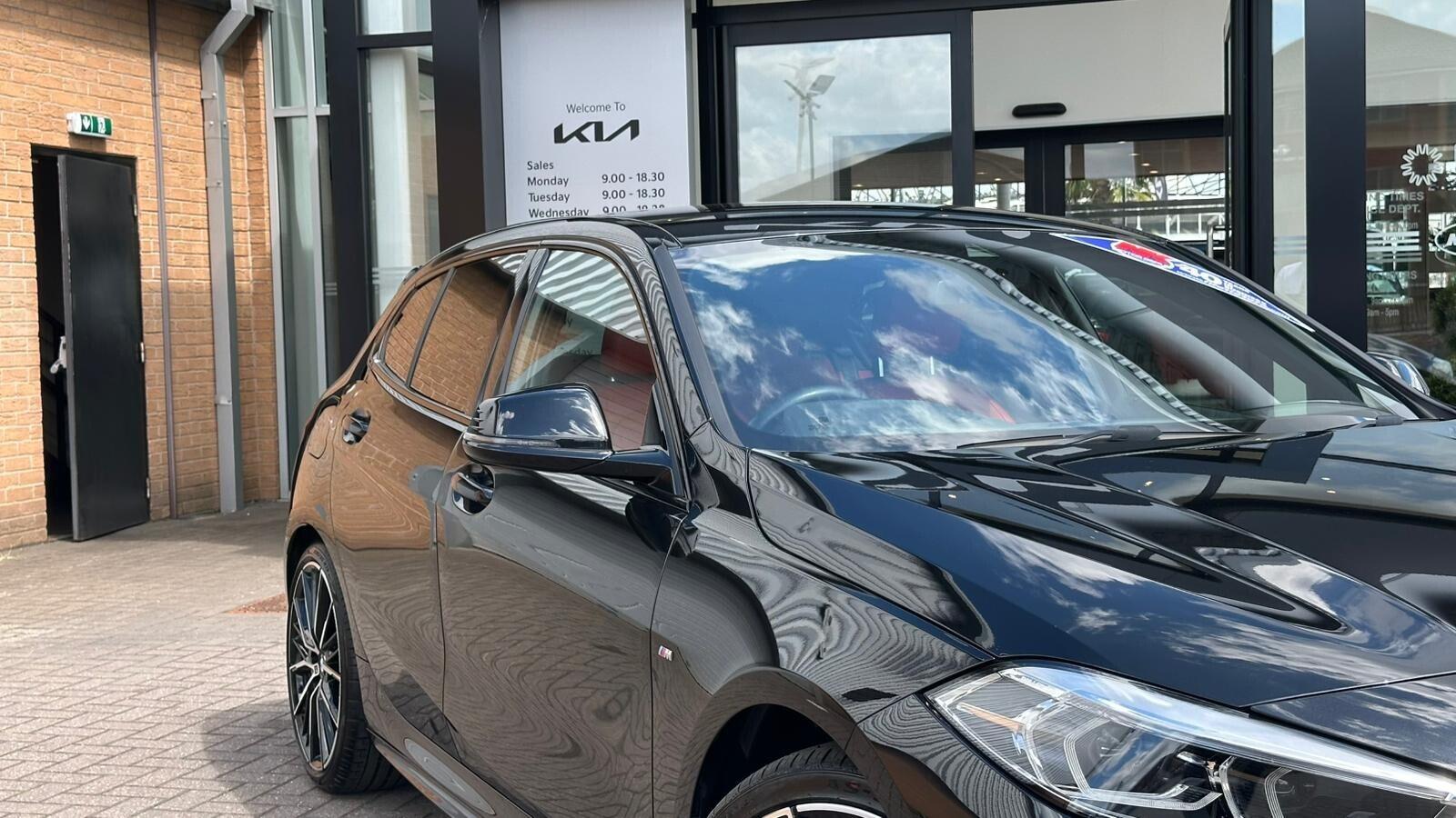 BMW 1 Series view 14