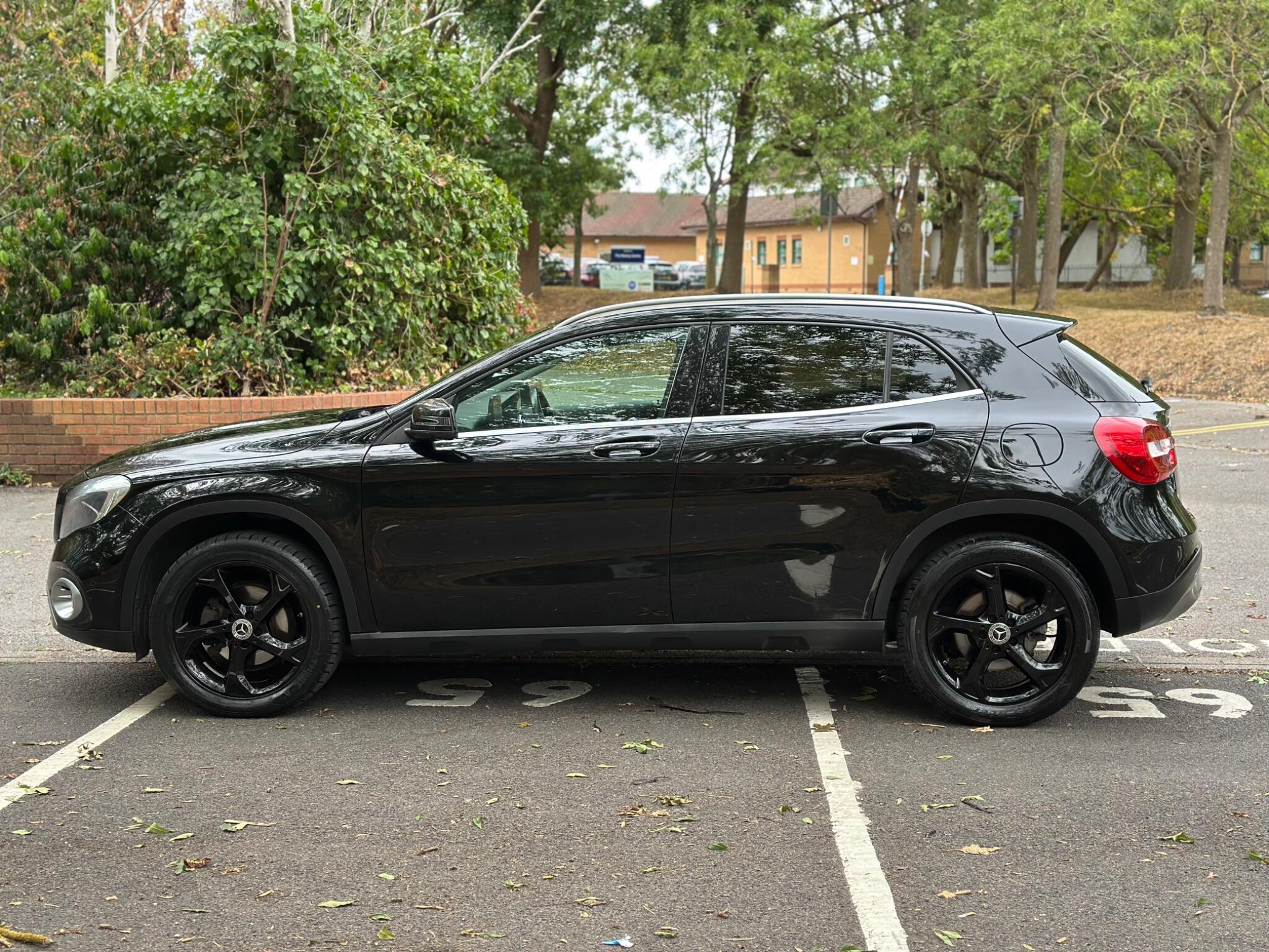 Mercedes-Benz GLA view 7