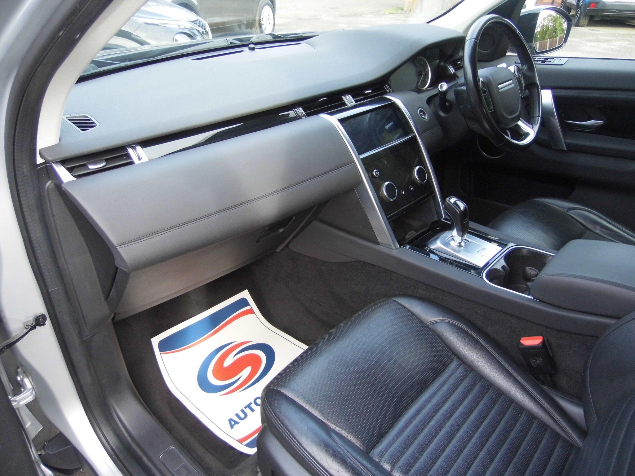 Land Rover Discovery Sport view 29