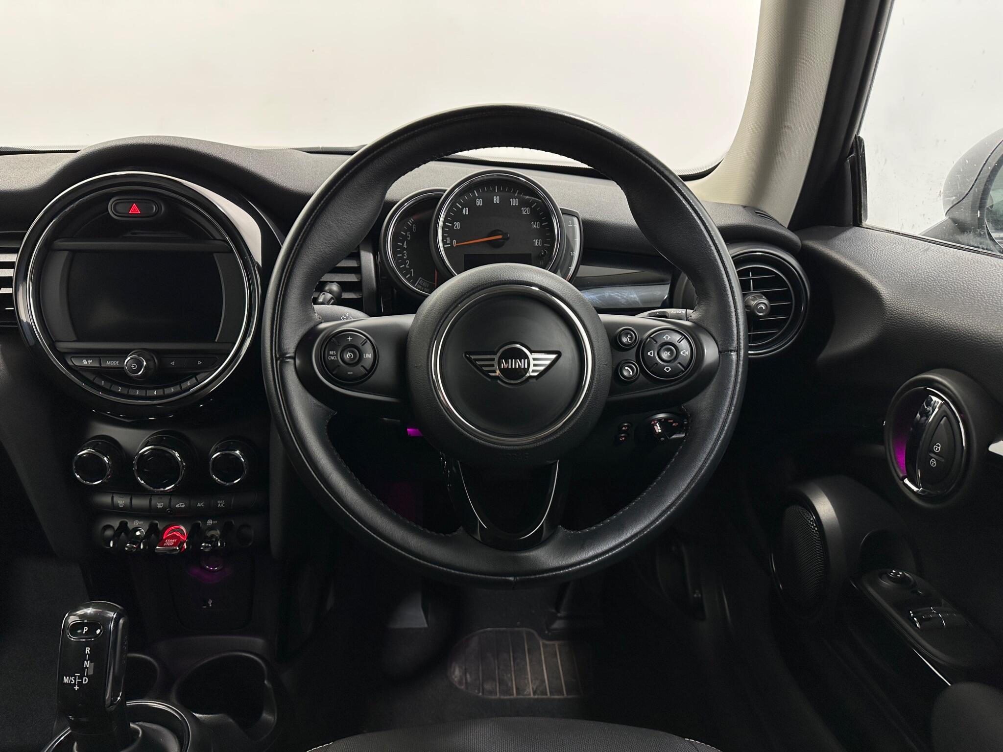 Mini Cooper view 13