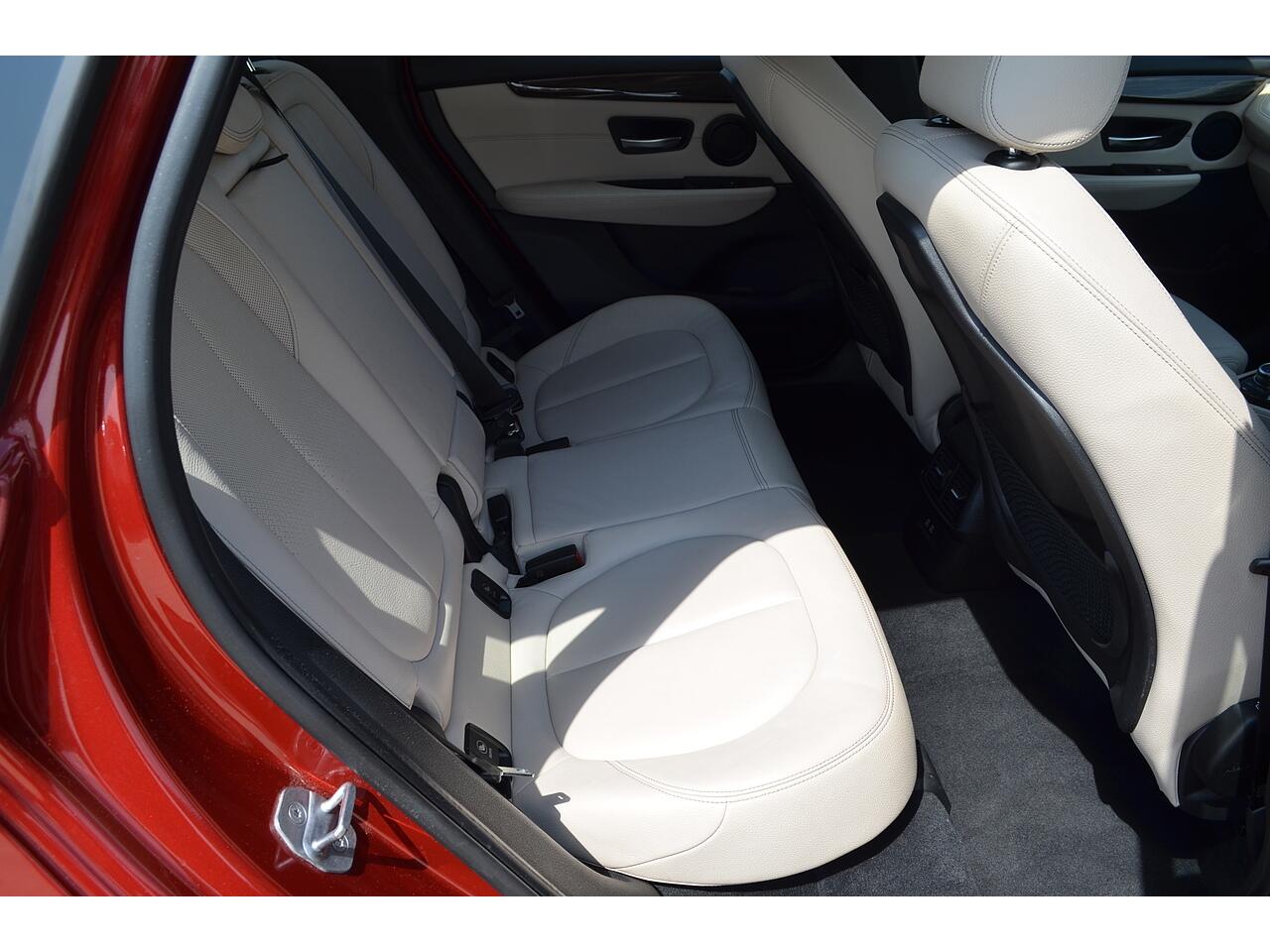 BMW 2 Series view 23