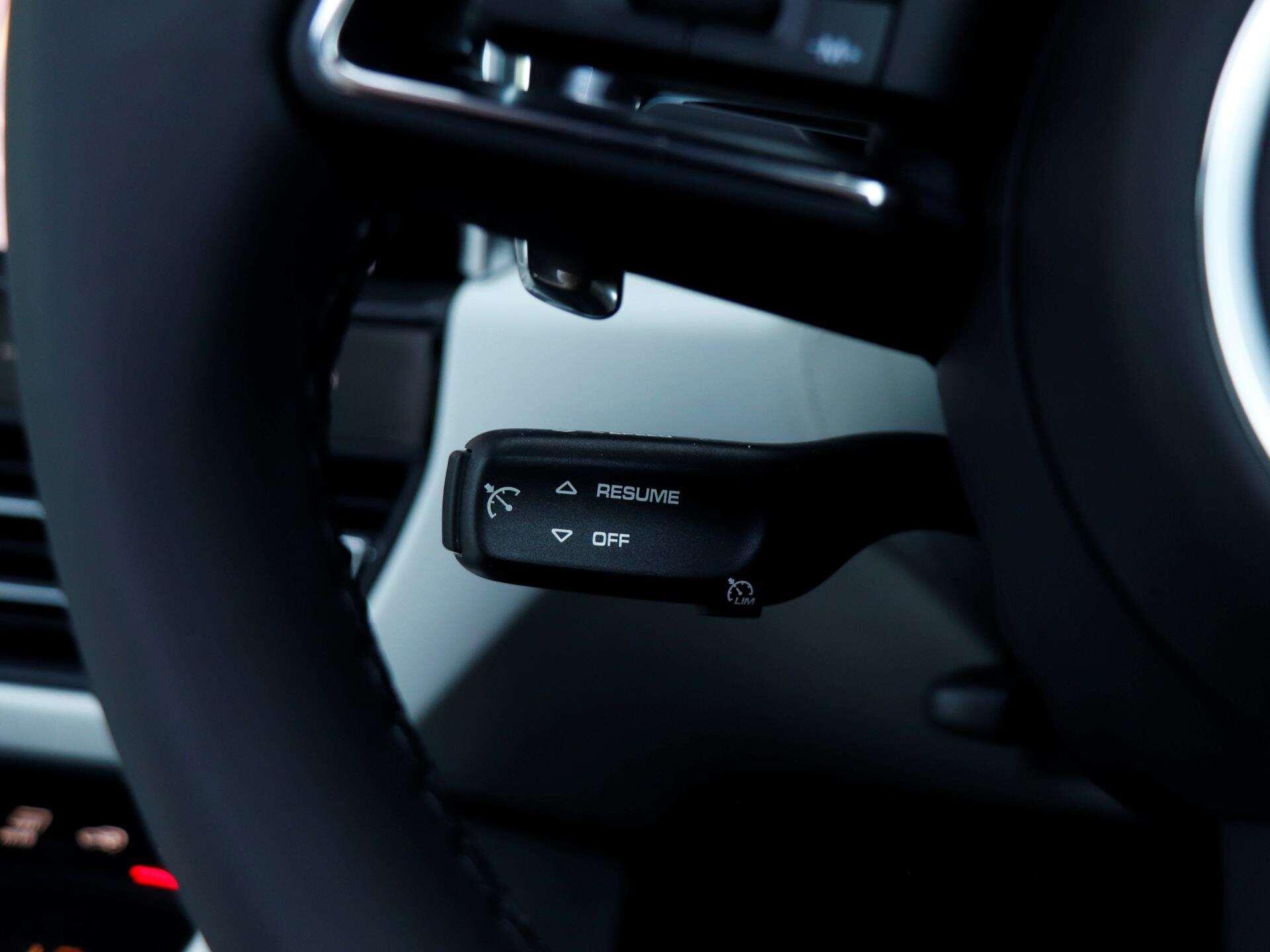 Porsche Macan view 20
