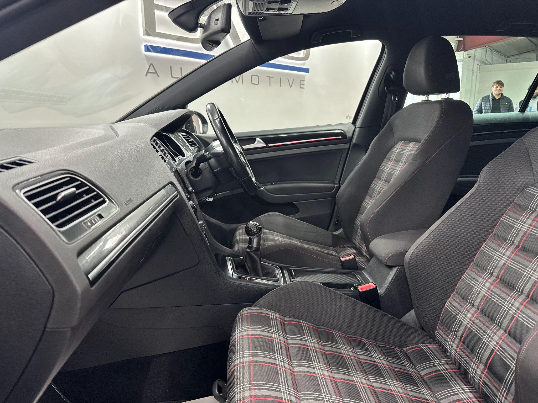 Volkswagen Golf view 34