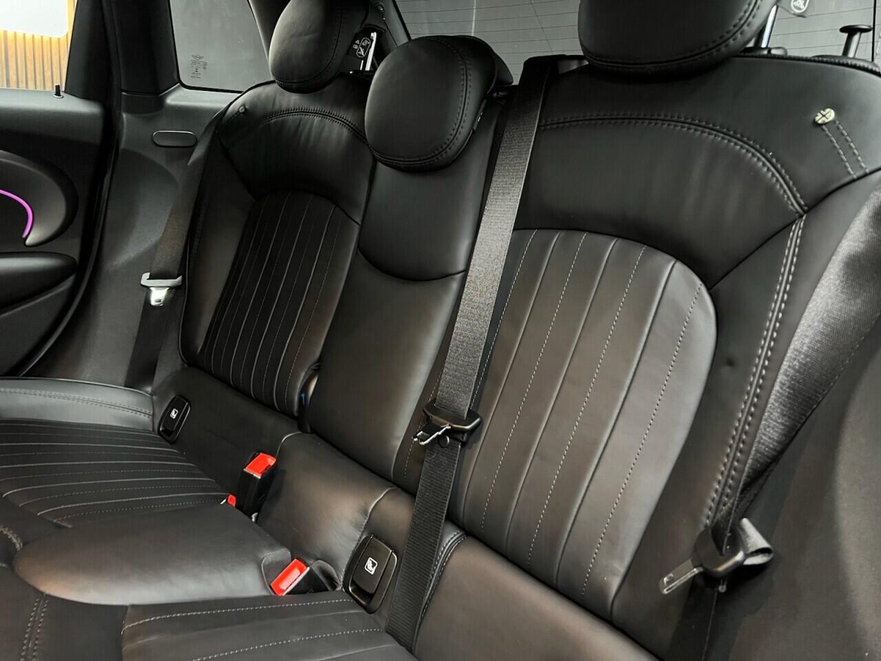 Mini Hatch view 47