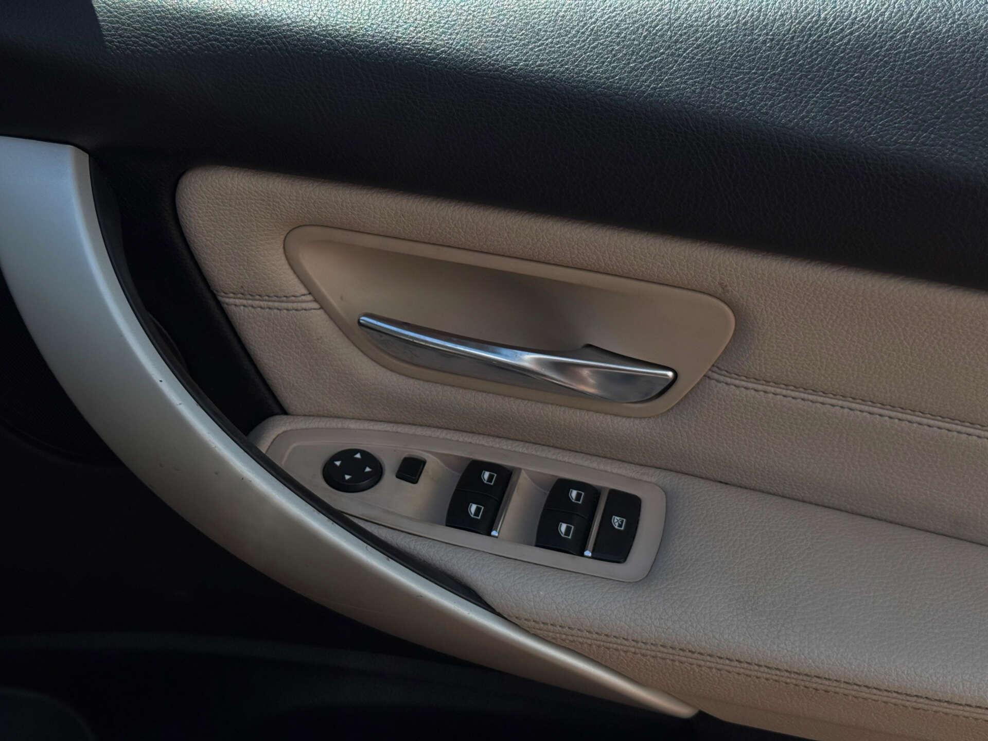BMW 3 Series view 16