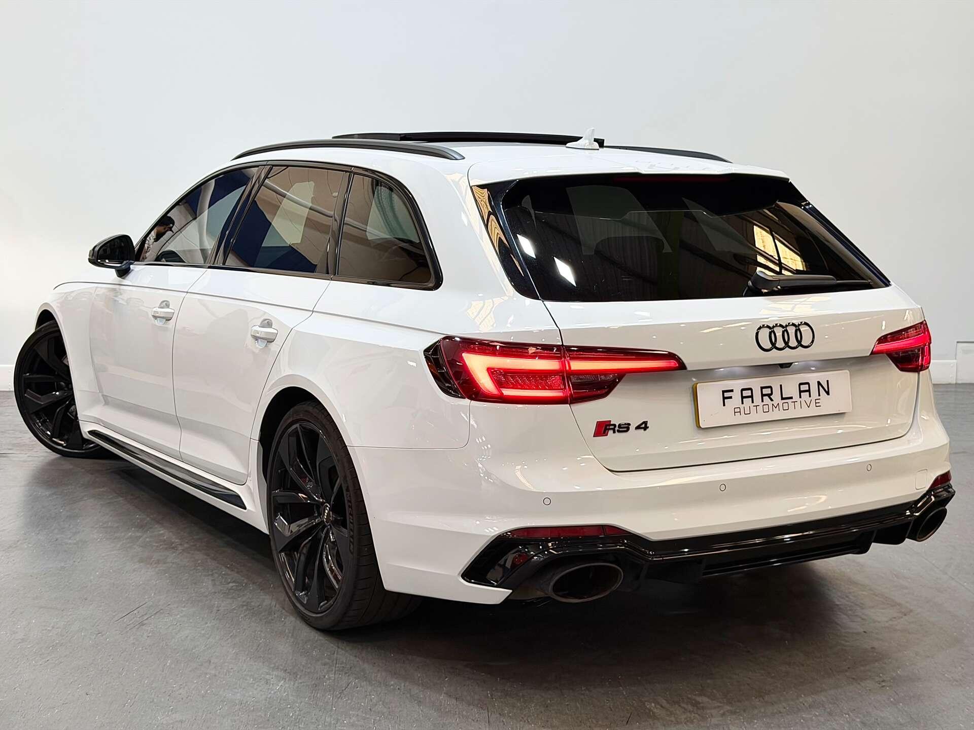 Audi RS4 view 19