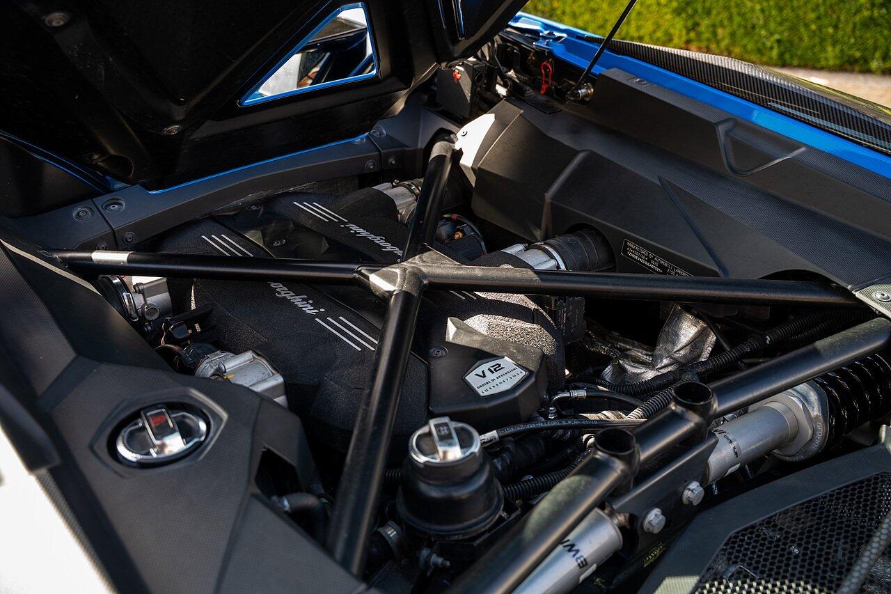 Lamborghini Aventador view 85