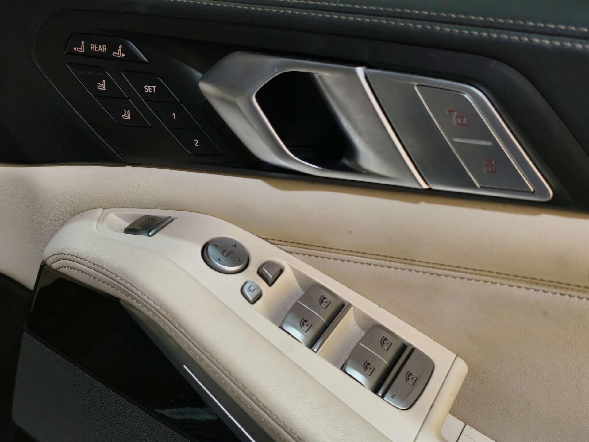 BMW X7 view 27
