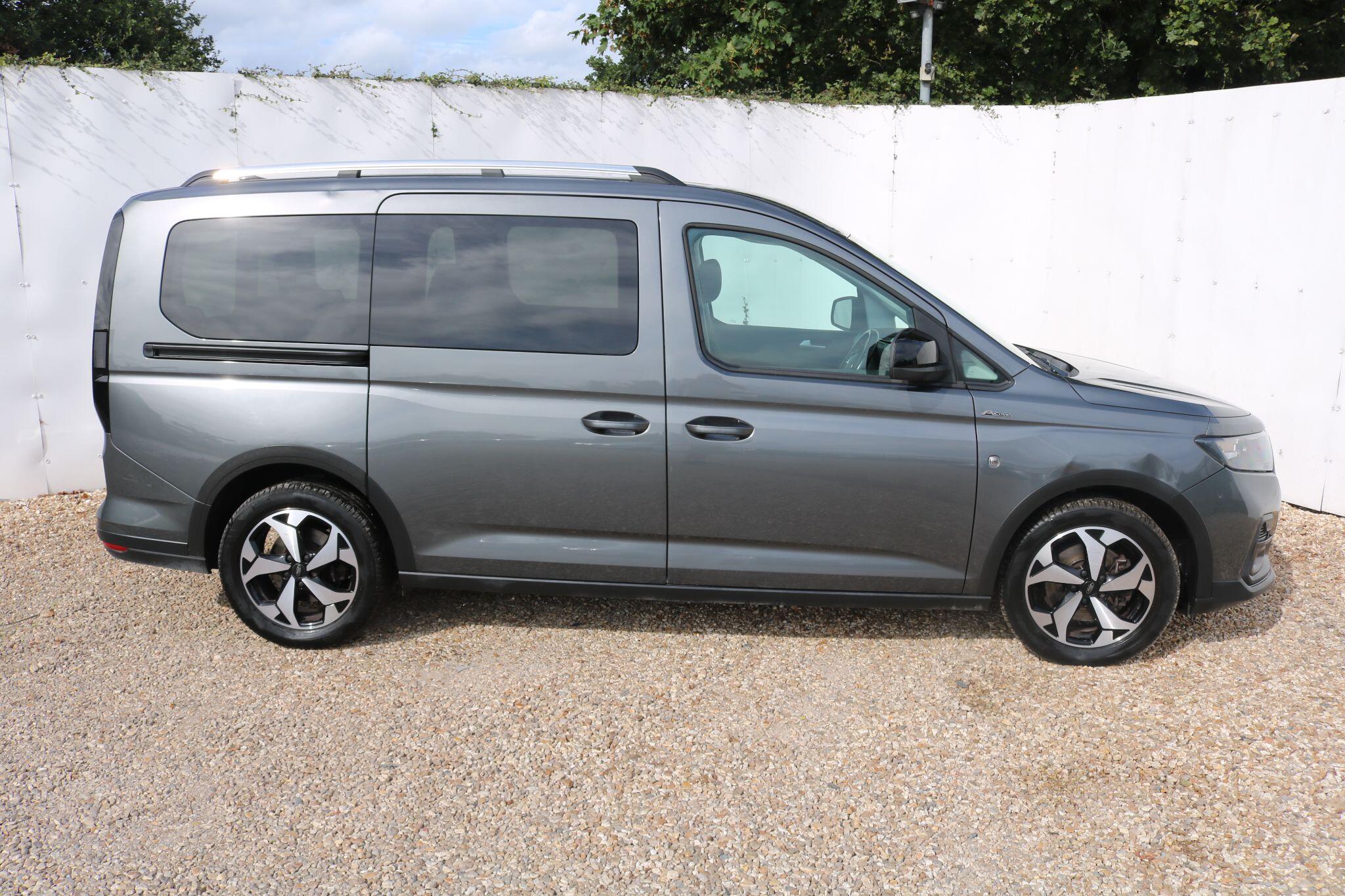 Ford Grand Tourneo Connect view 9