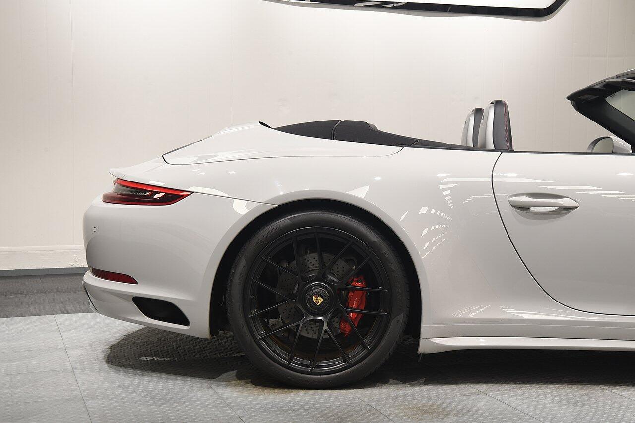 Porsche 911 view 43