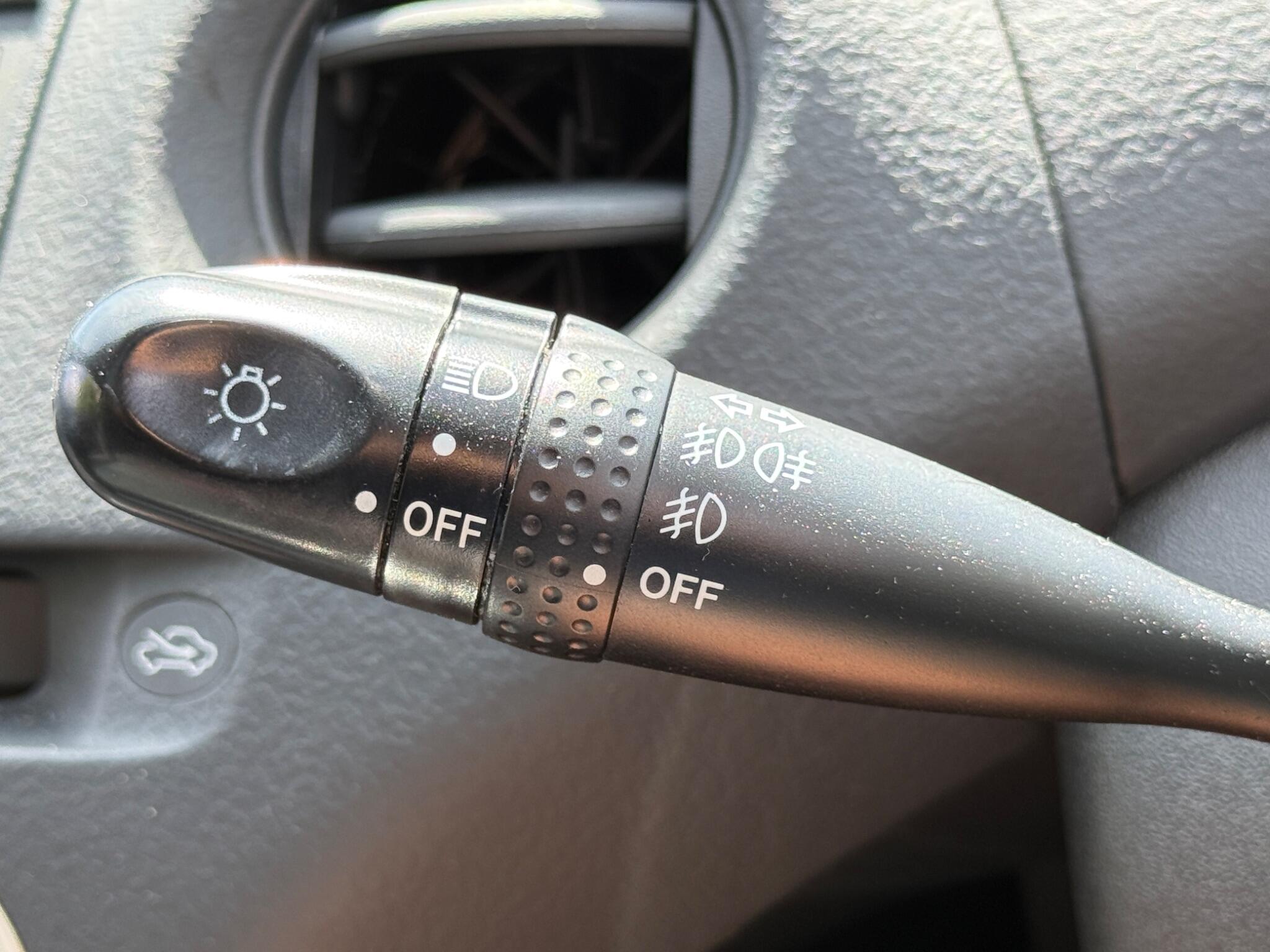 Toyota Yaris - Image 49