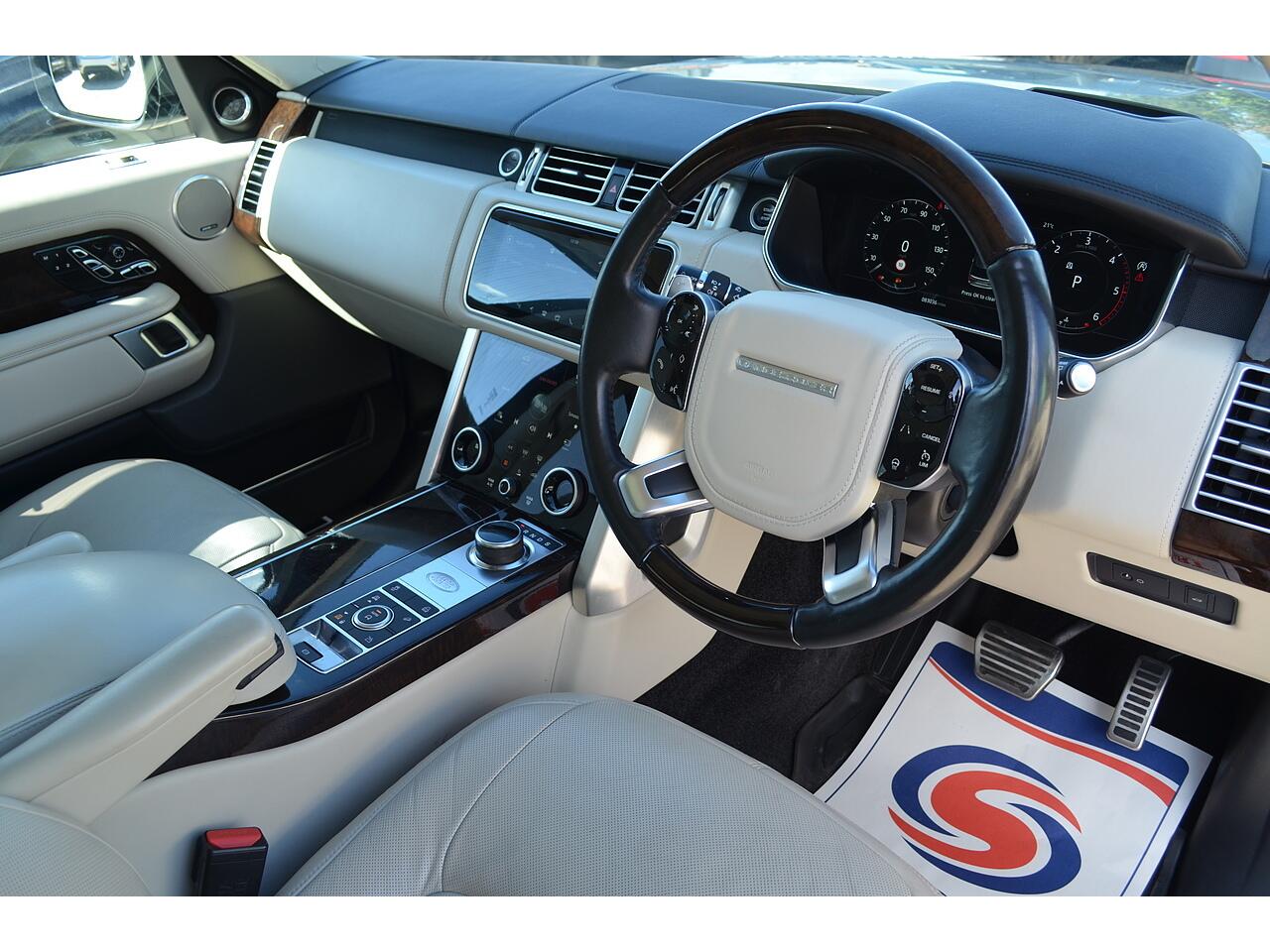 Land Rover Range Rover view 2