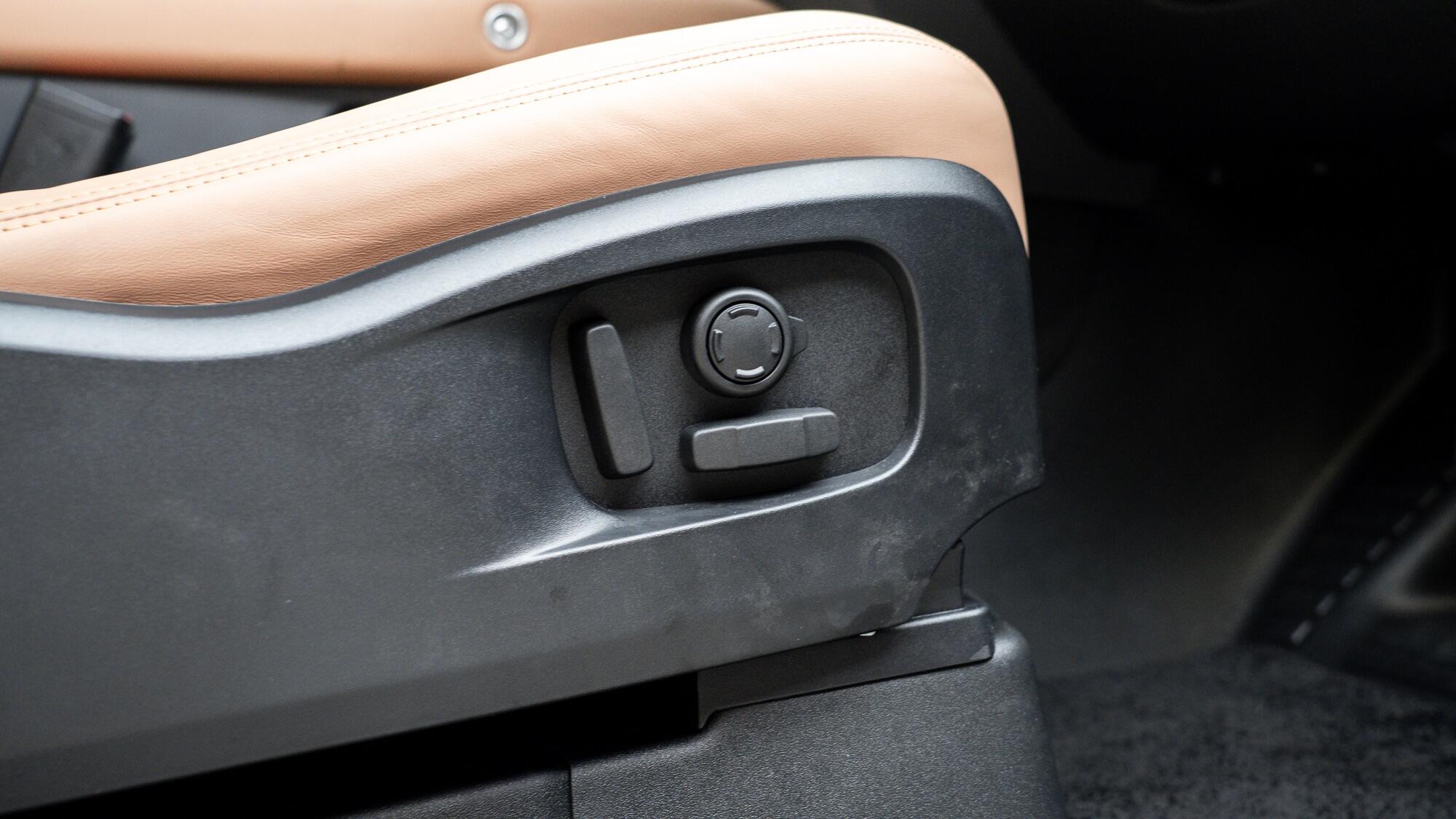 Land Rover Defender view 15