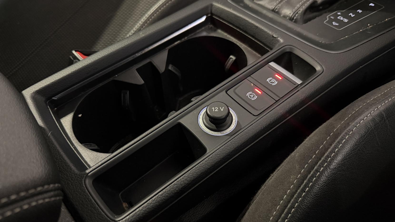 Audi Q3 view 22