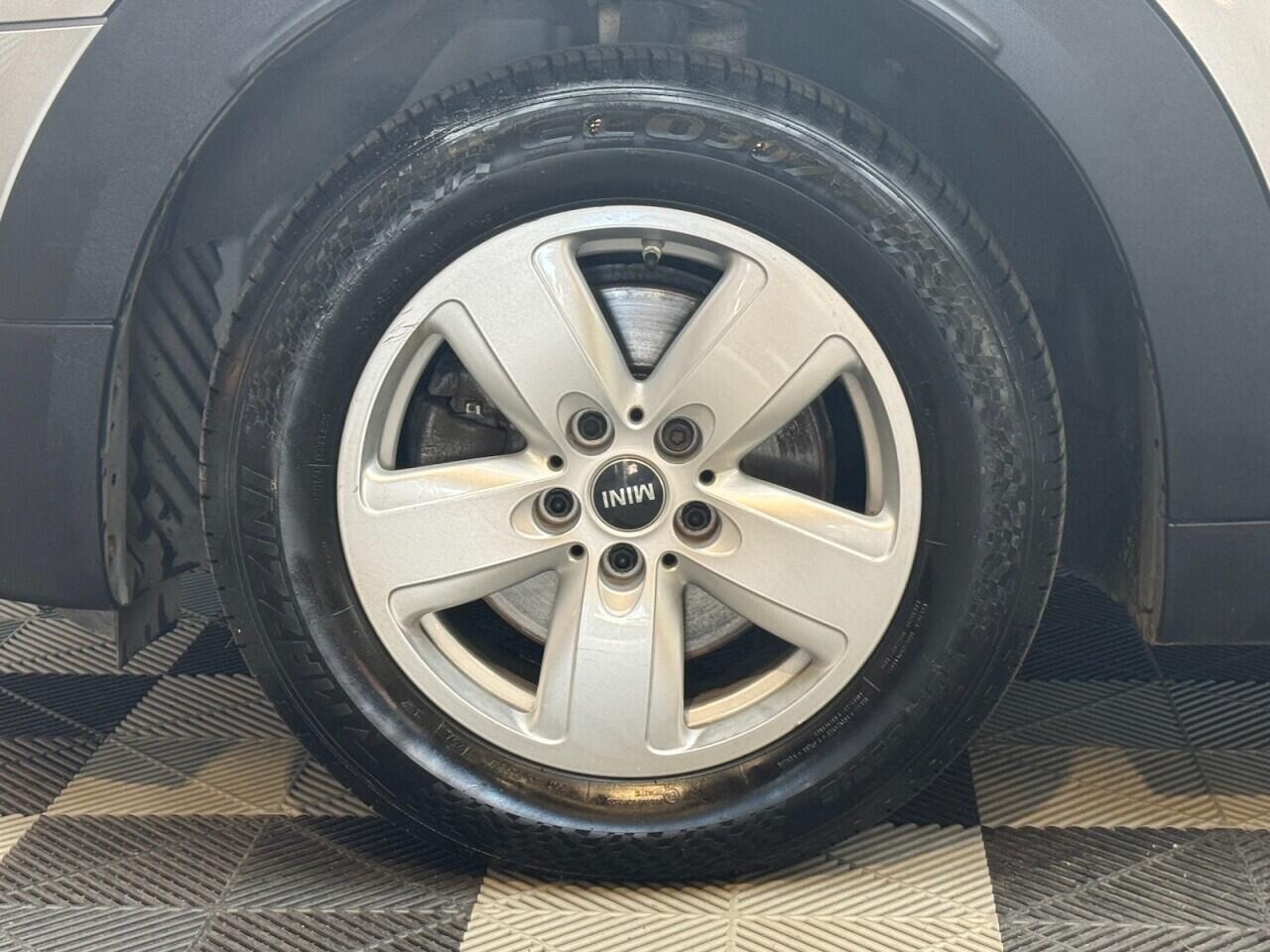 Mini Countryman view 4