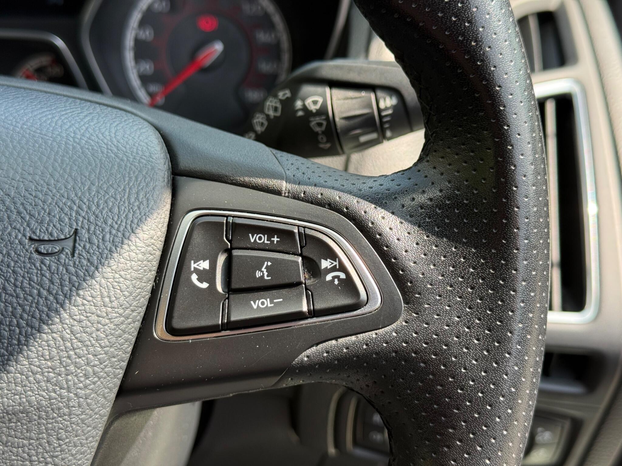 Ford Focus view 17