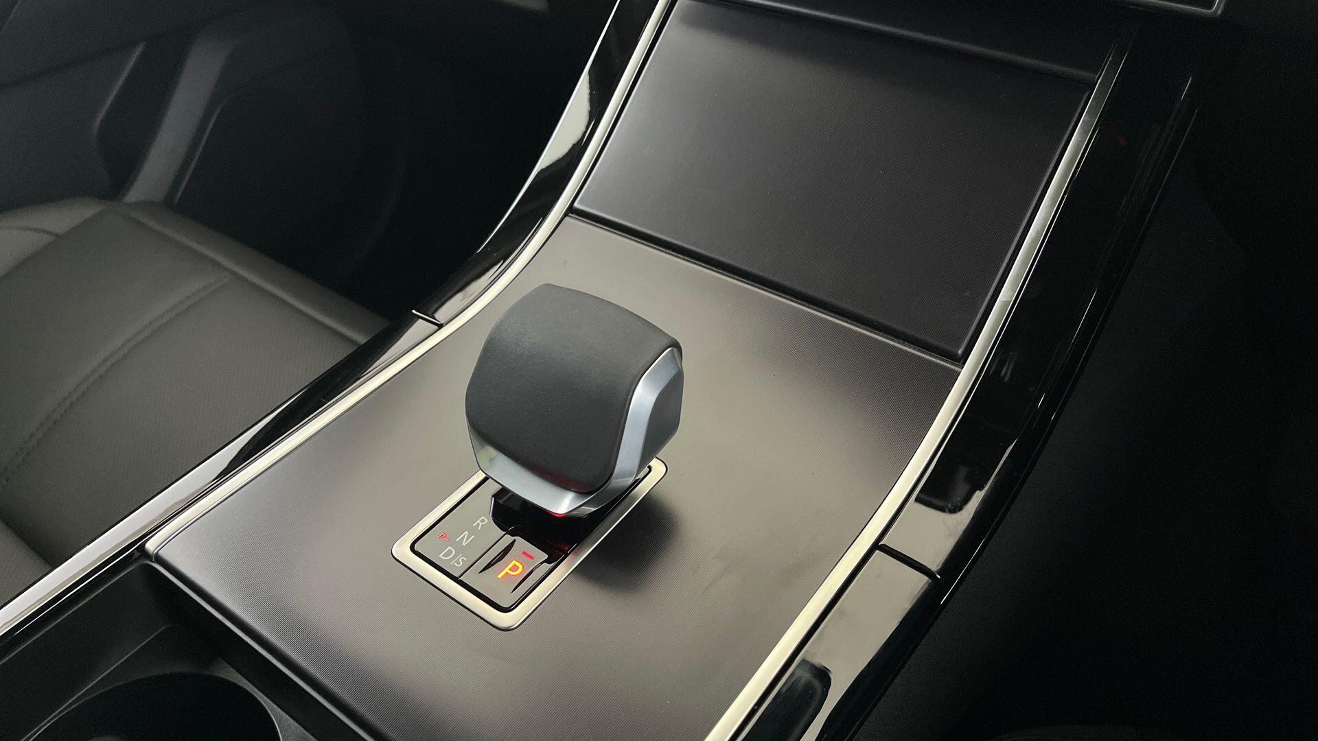 Land Rover Range Rover Velar view 13