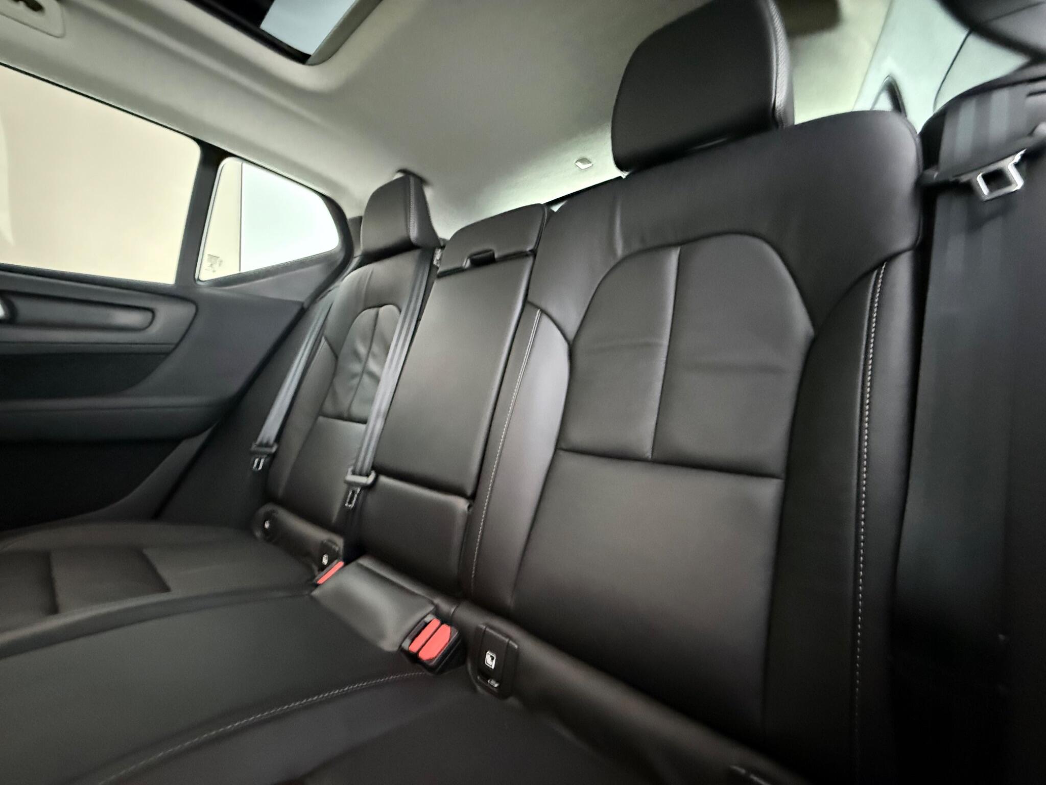 Volvo XC40 view 35