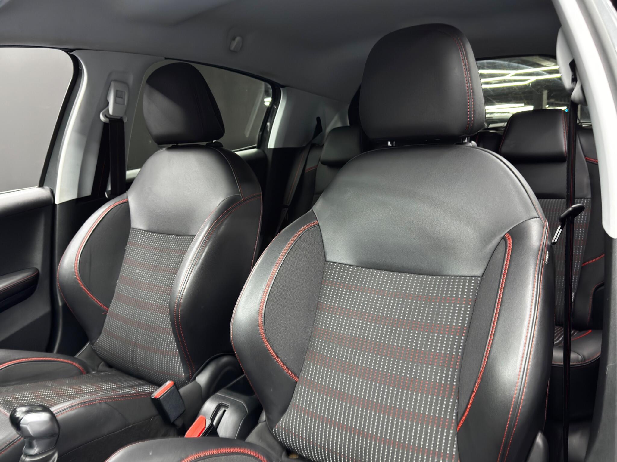 Peugeot 208 view 14