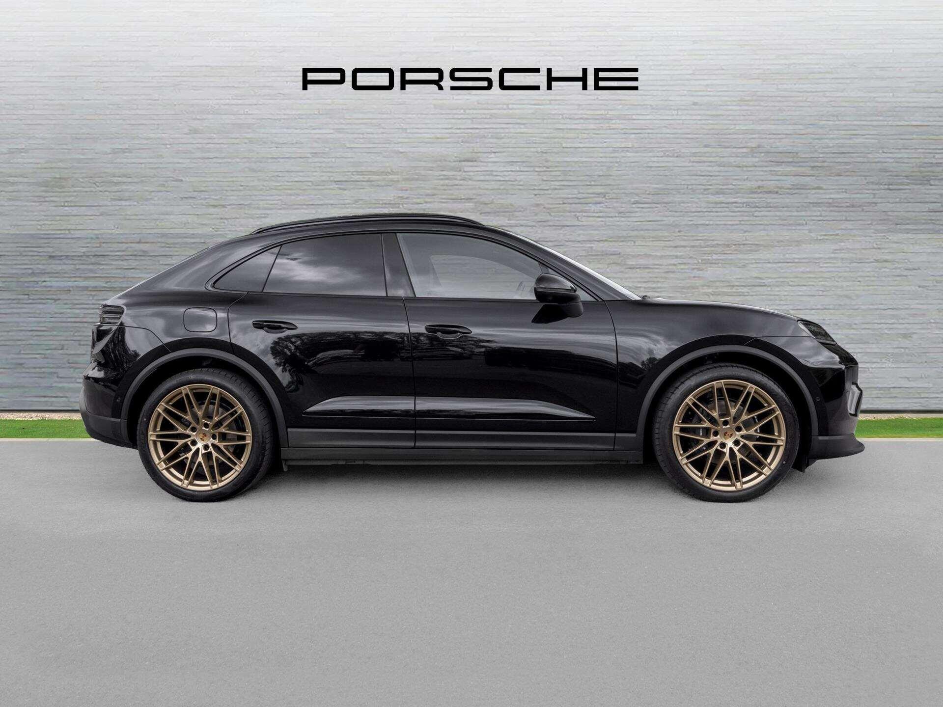 Porsche Macan view 7