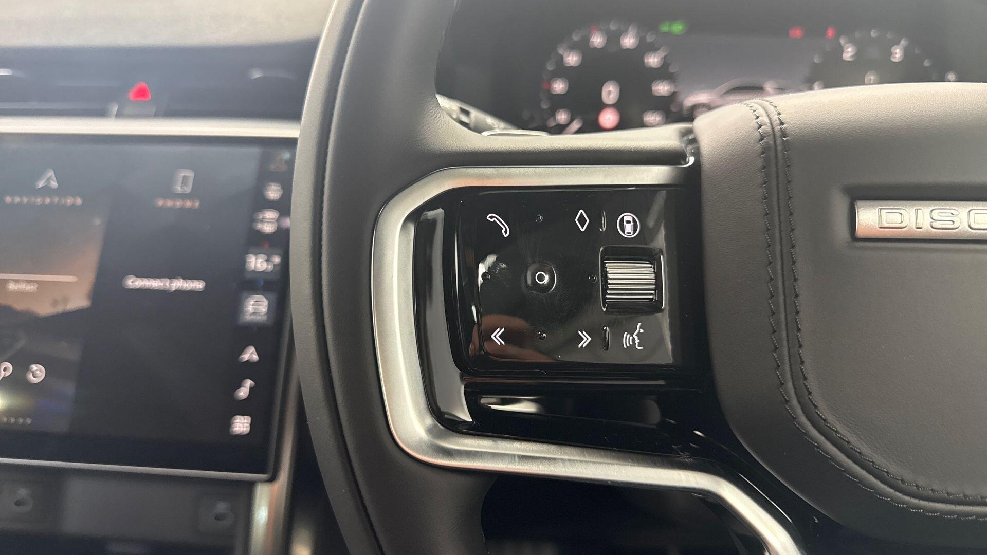 Land Rover Discovery Sport view 26