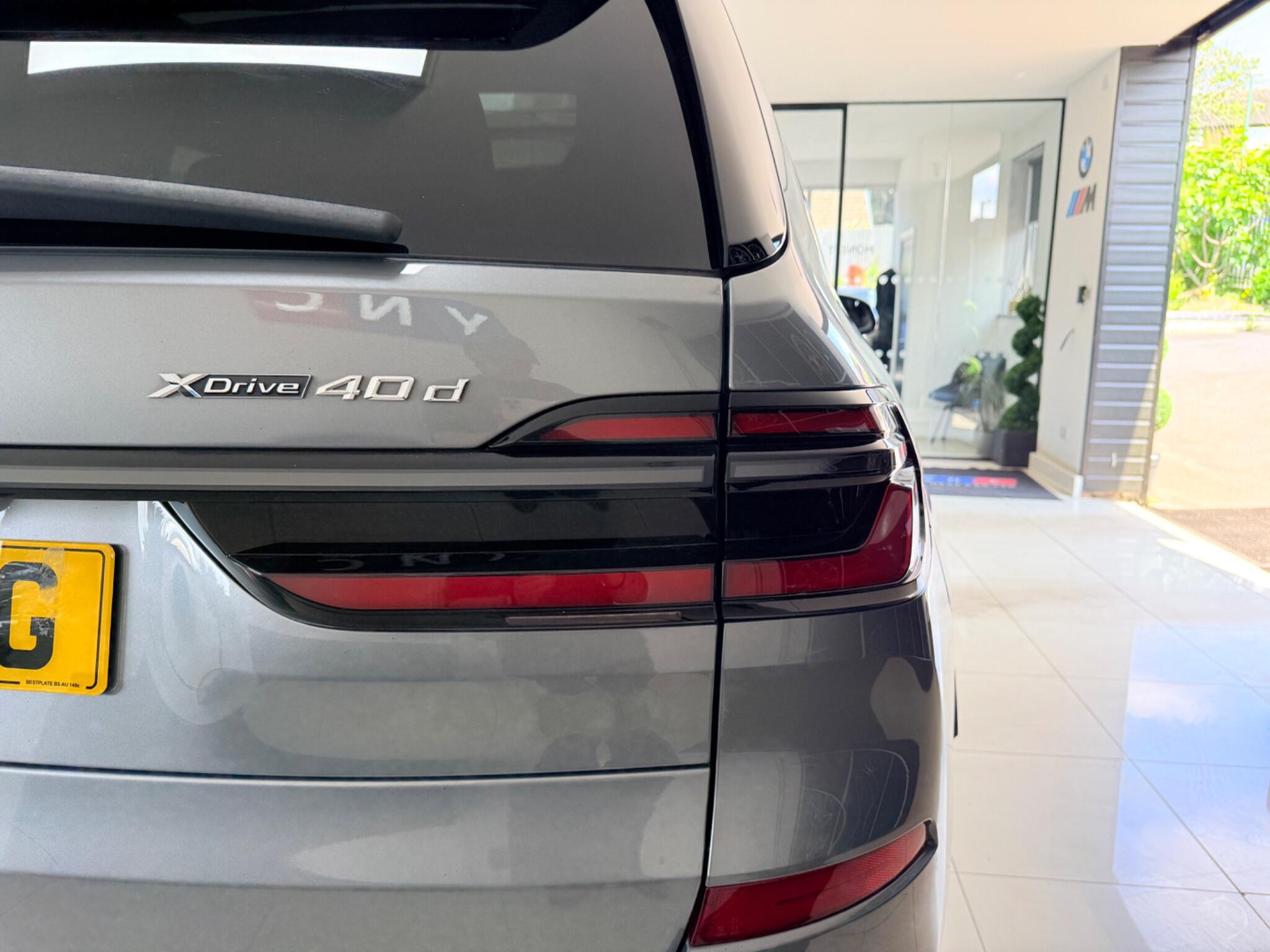 BMW X7 view 18