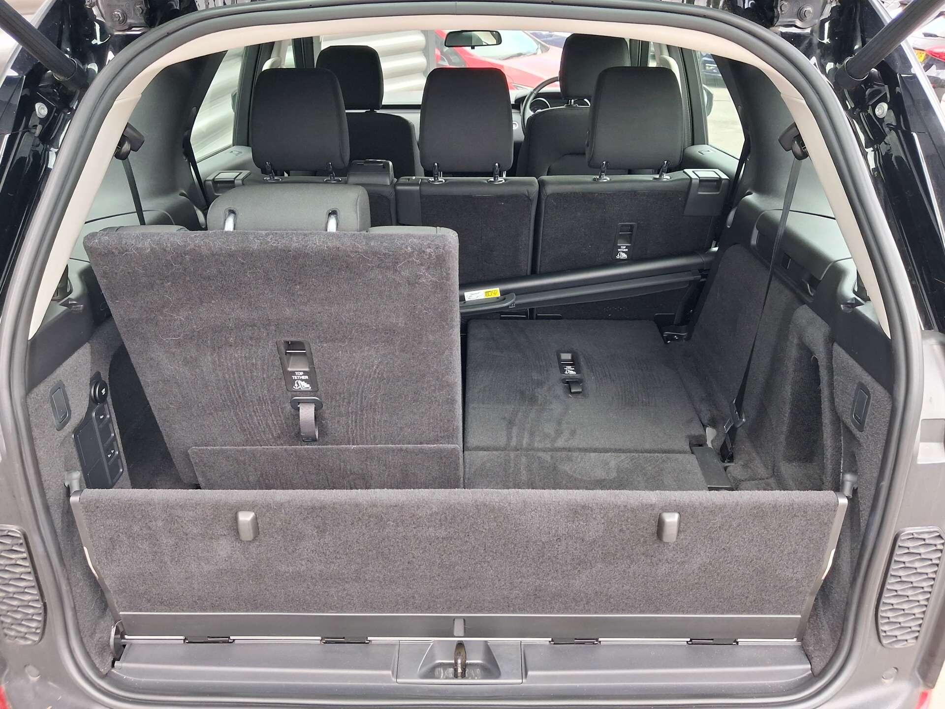 Land Rover Discovery view 28