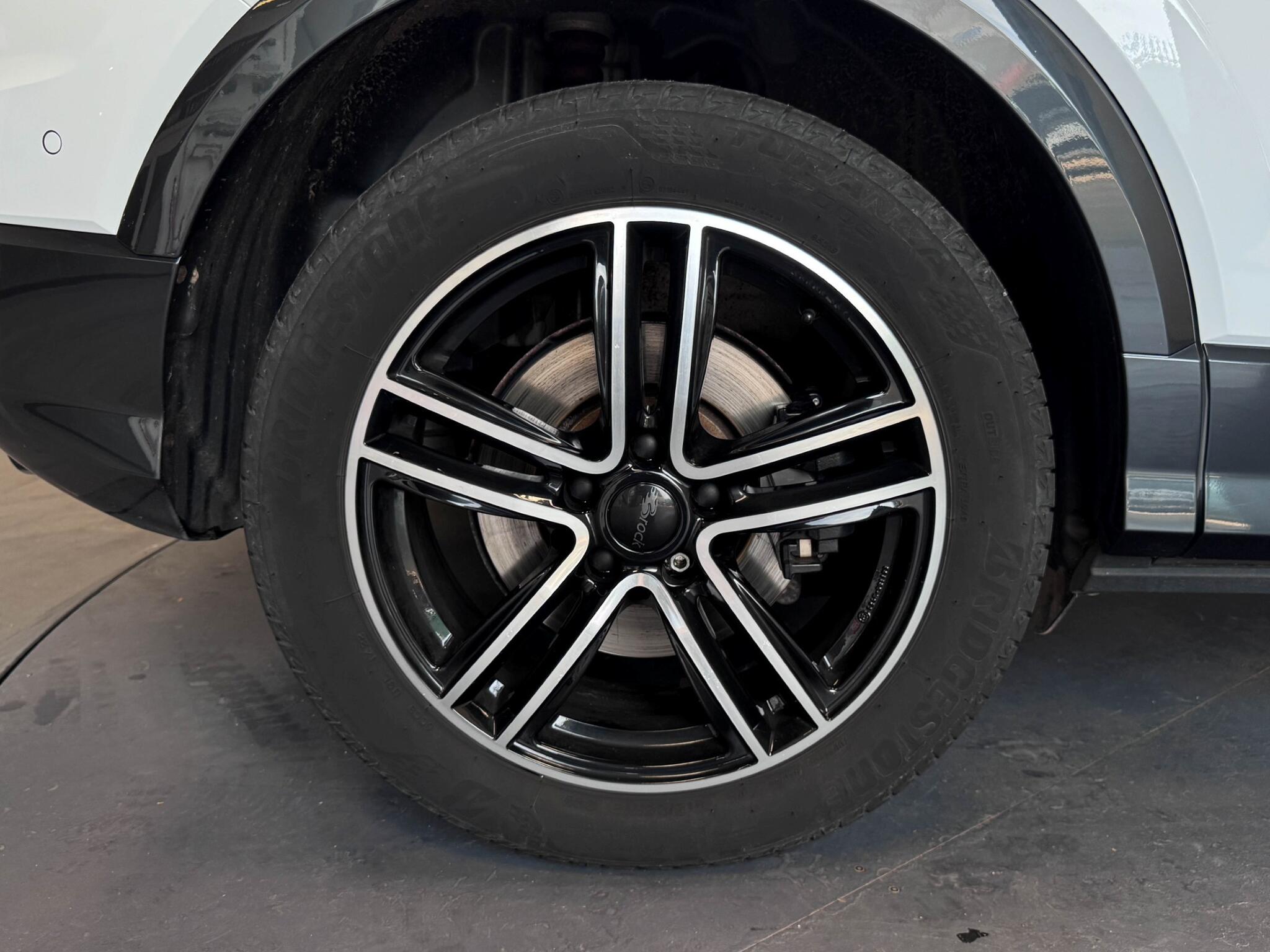 Audi SQ2 view 48