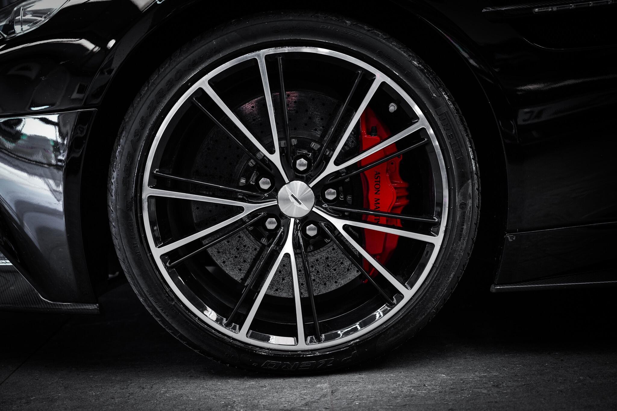 Aston Martin Vanquish view 27