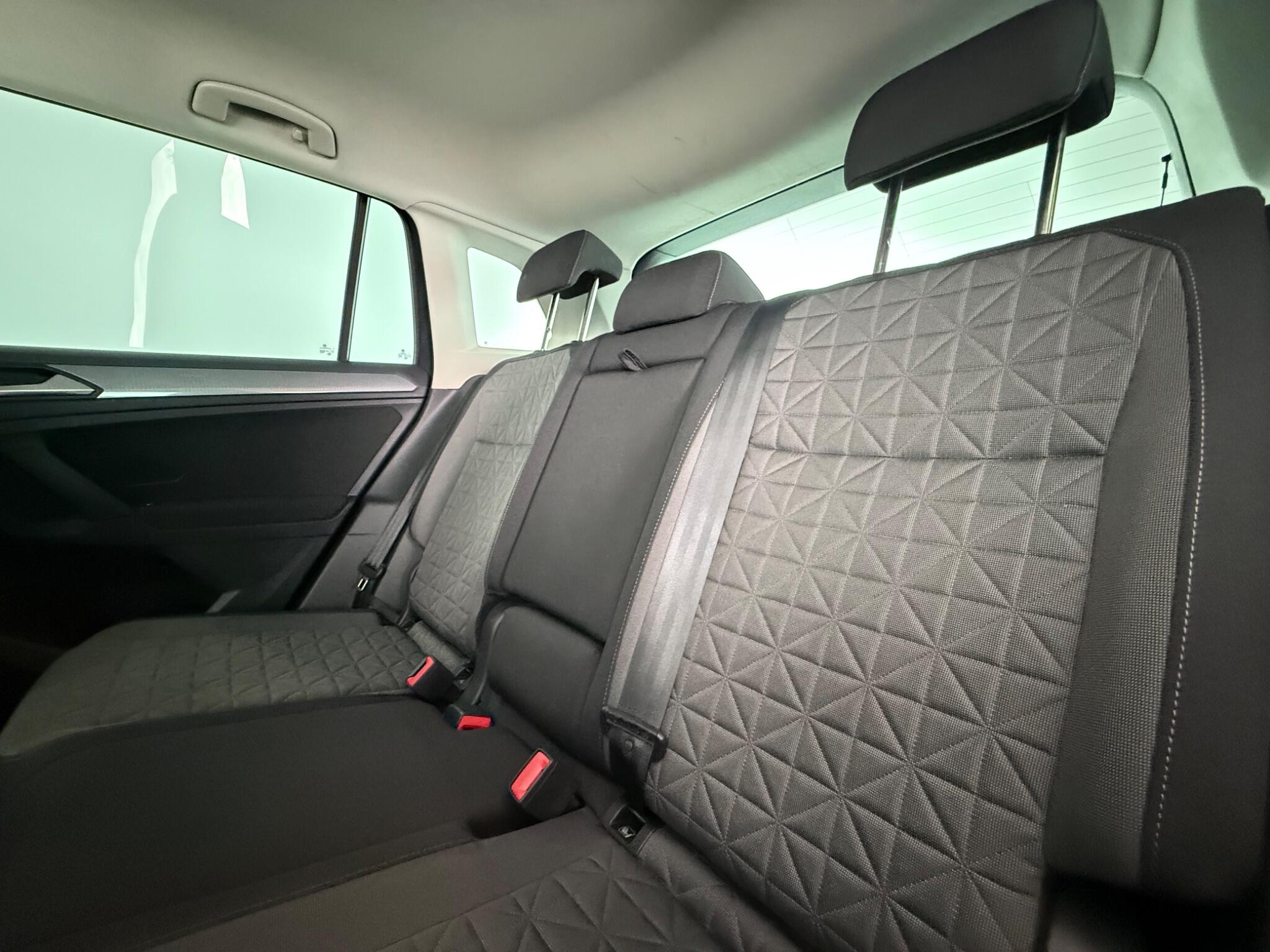 Volkswagen Tiguan view 32