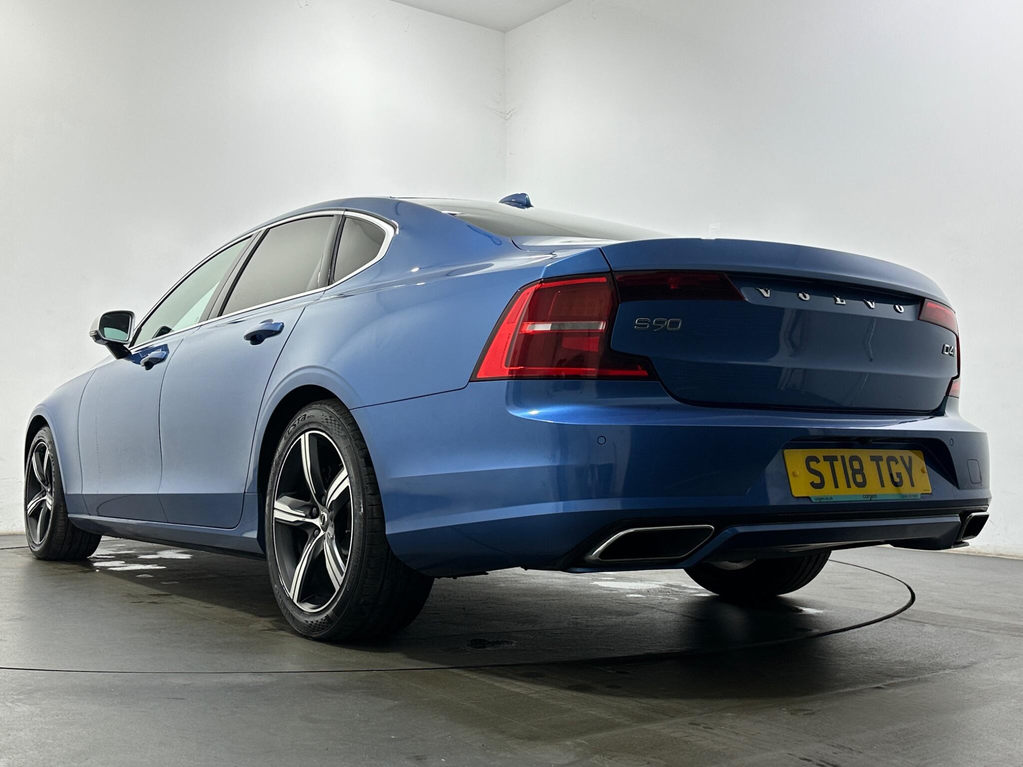 Volvo S90 view 45