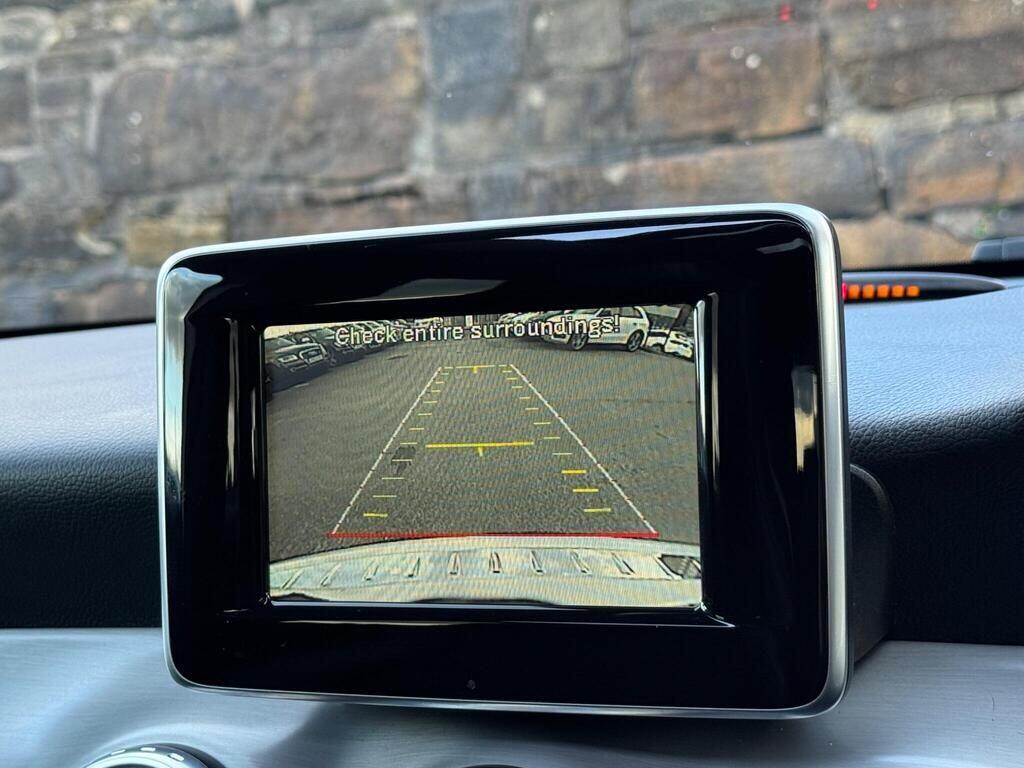 Mercedes-Benz Gla view 32
