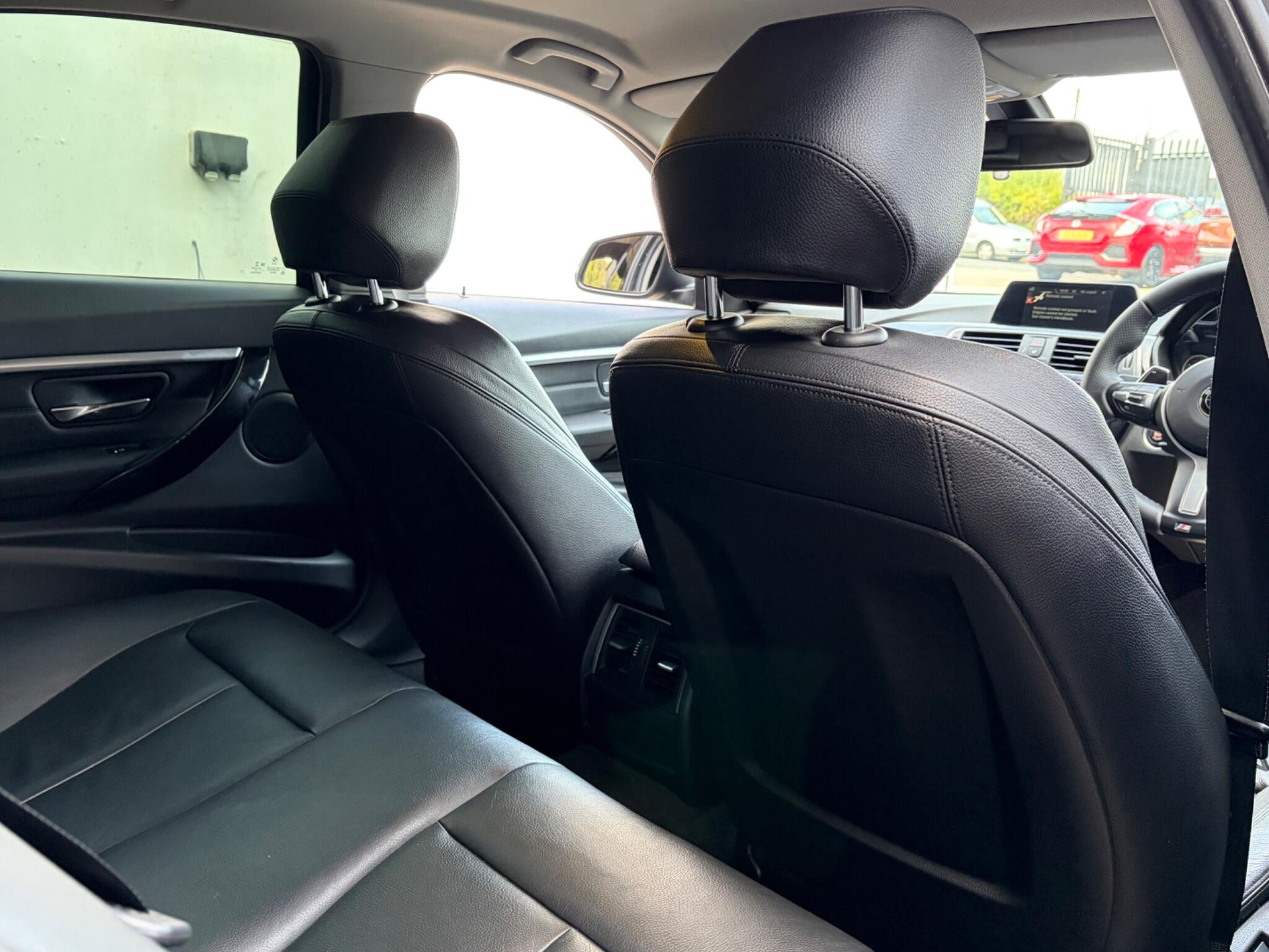 BMW 3 Series view 30