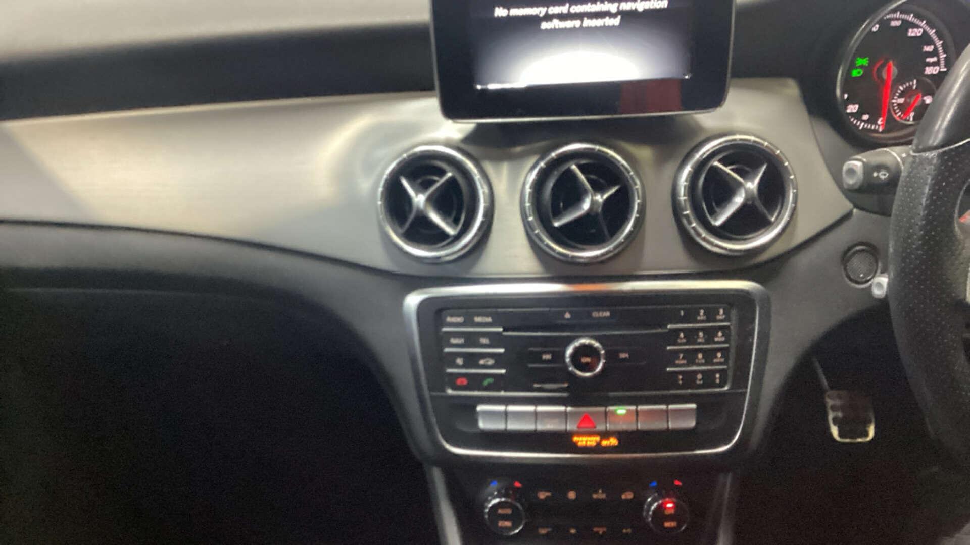 Mercedes-Benz Cla view 11