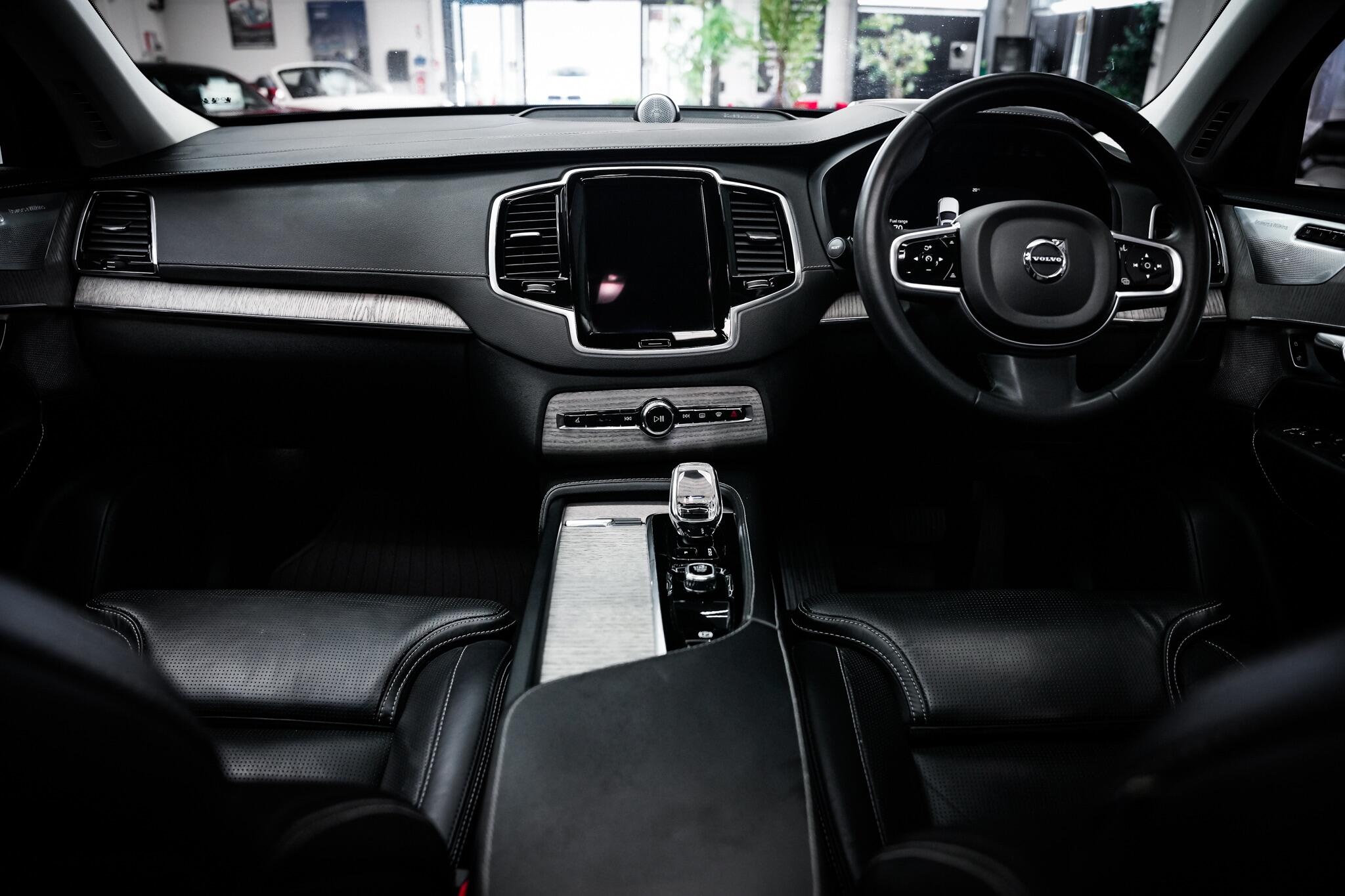 Volvo XC90 view 22