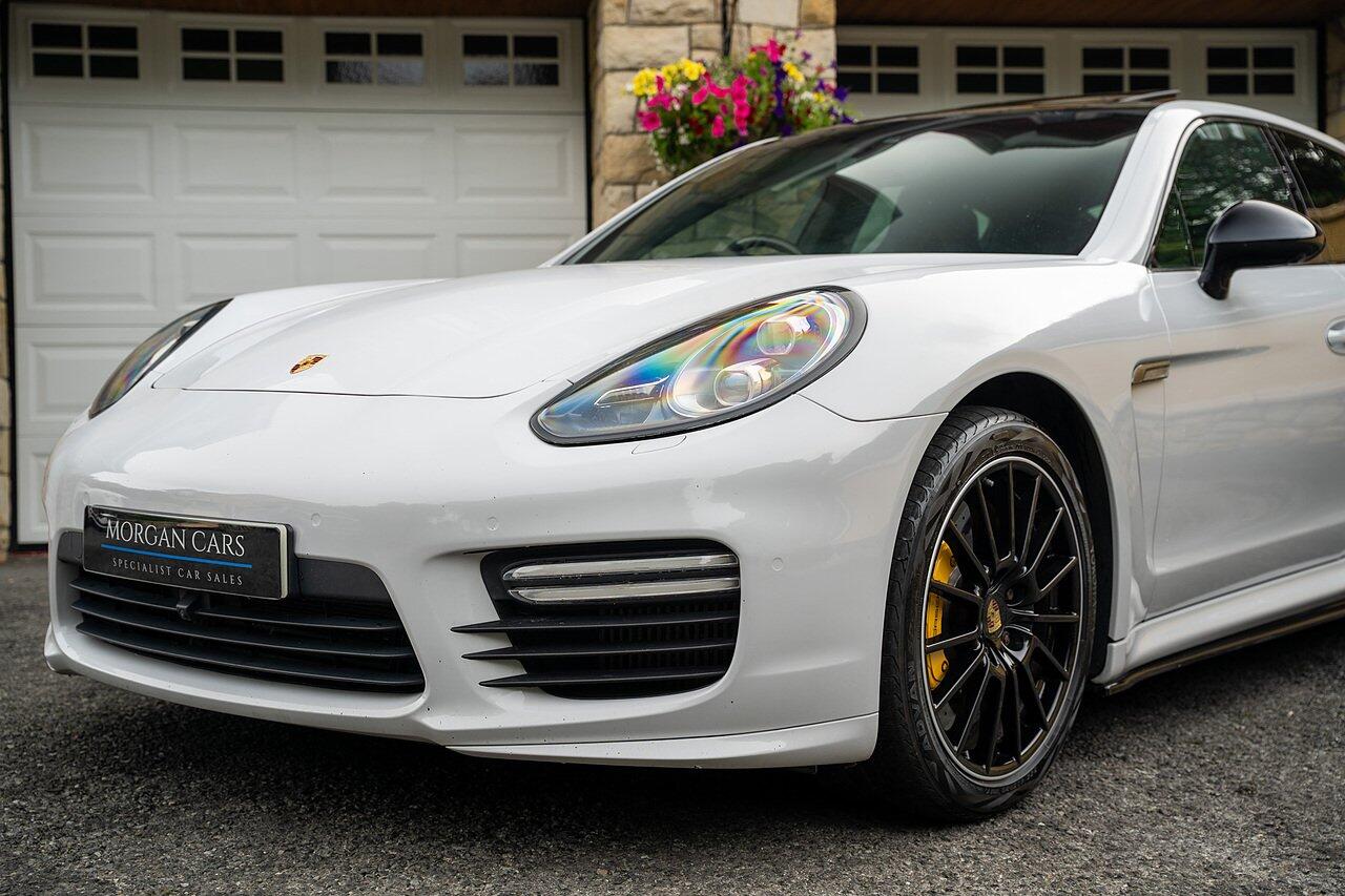 Porsche Panamera view 32