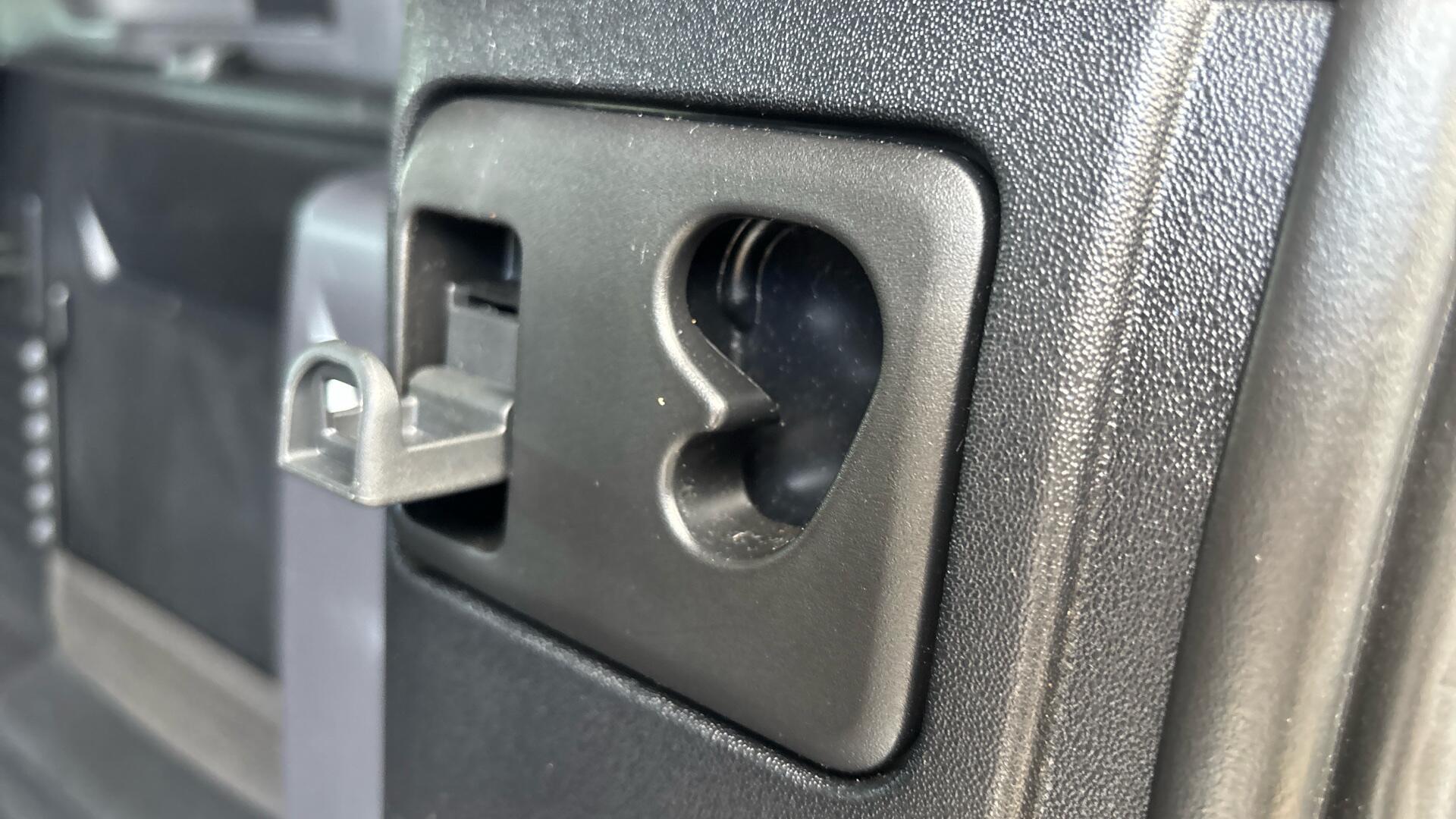 Land Rover Defender view 29