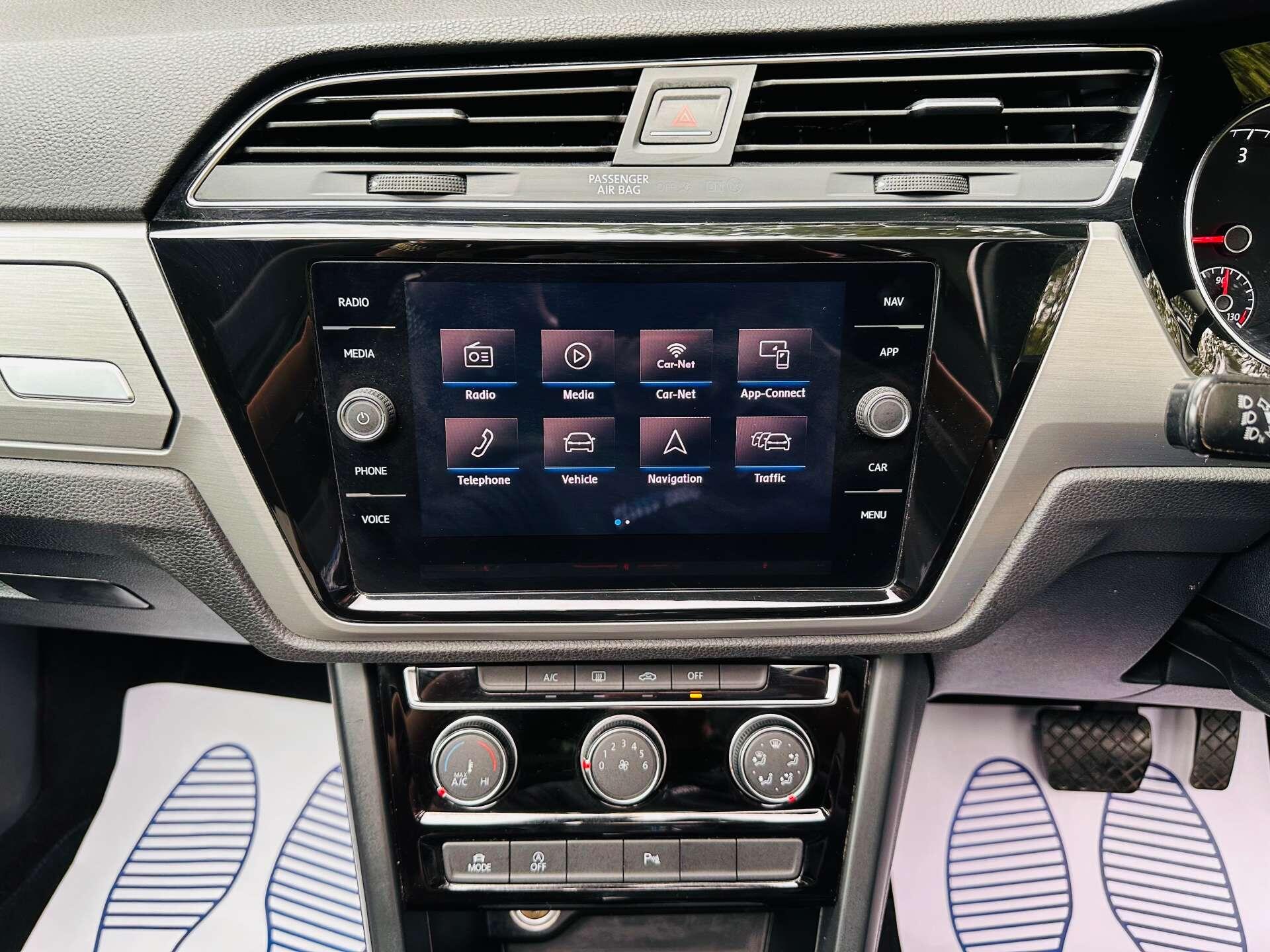 Volkswagen Touran view 12