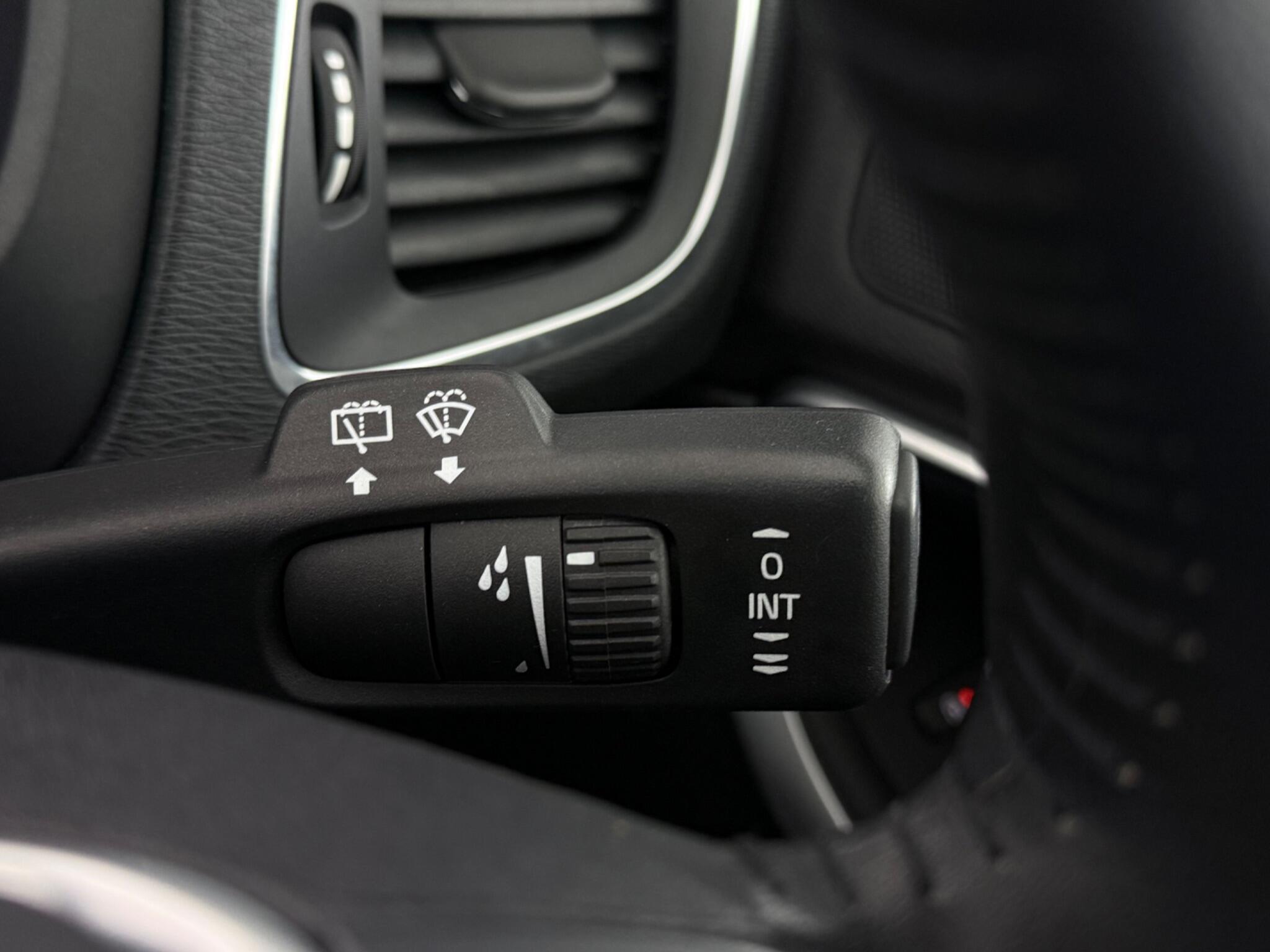 Volvo V40 view 16
