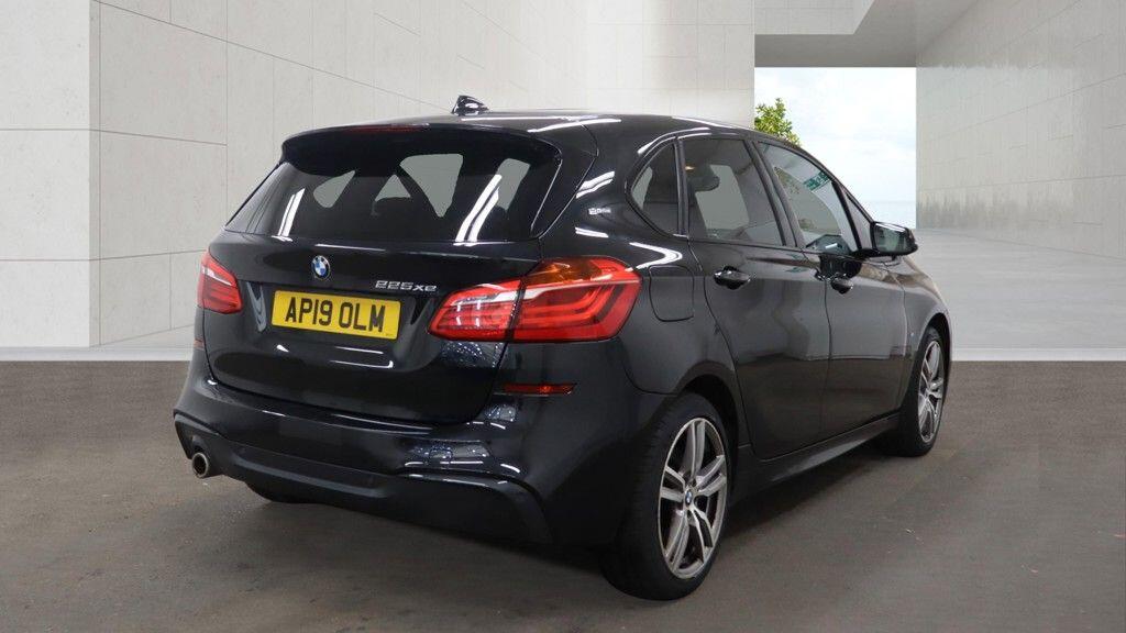 BMW 2 Series view 3