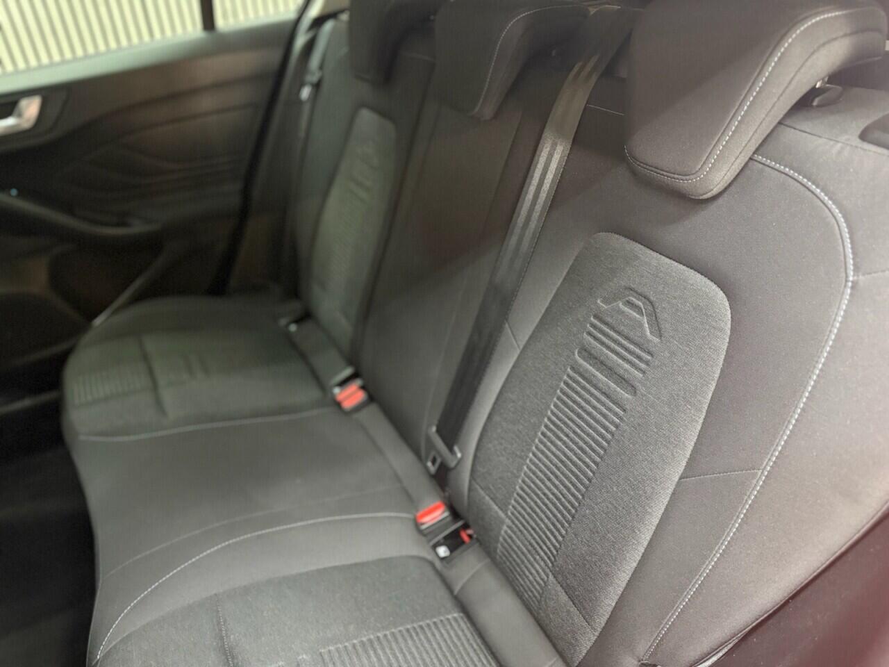 Ford Focus view 6