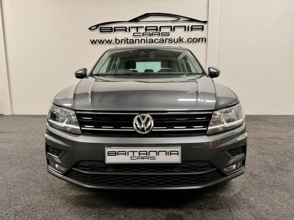 Volkswagen Tiguan view 3