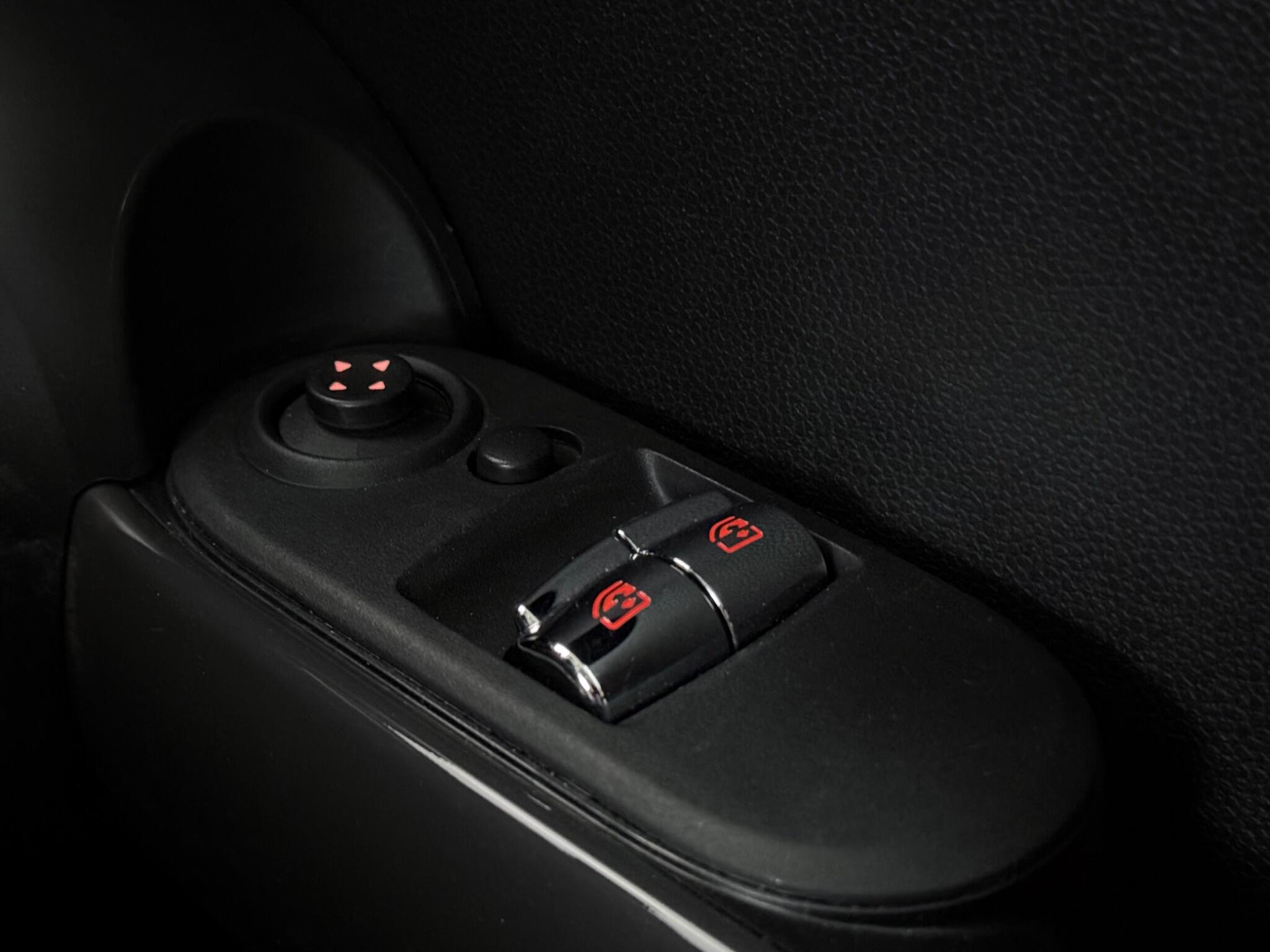 Mini Hatch view 17