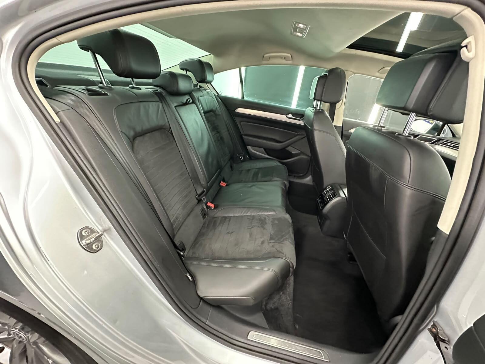 Volkswagen Passat view 26