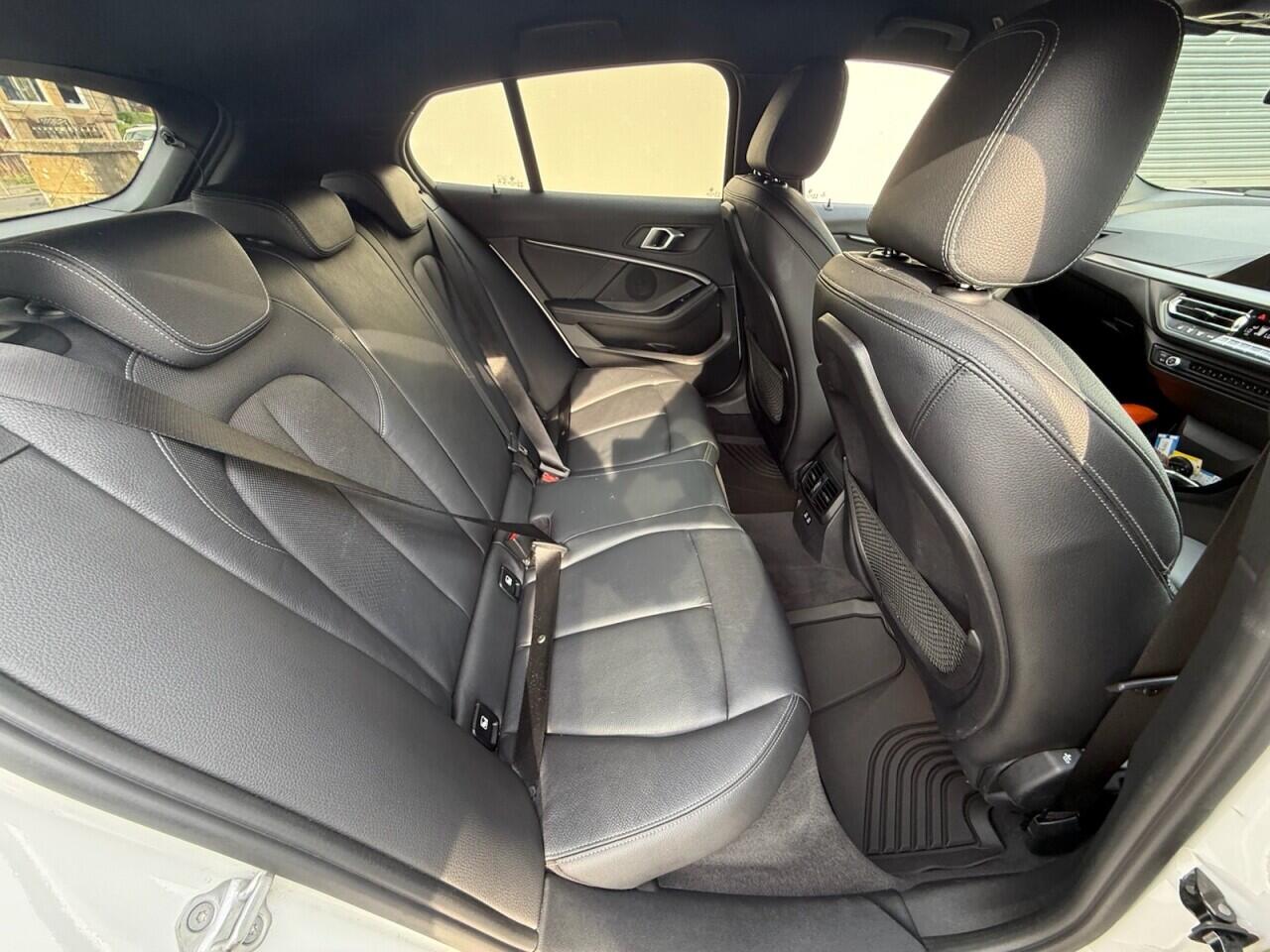 BMW 1 Series view 23